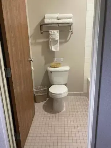 Bathroom in Days Inn by Wyndham Capitol Reef