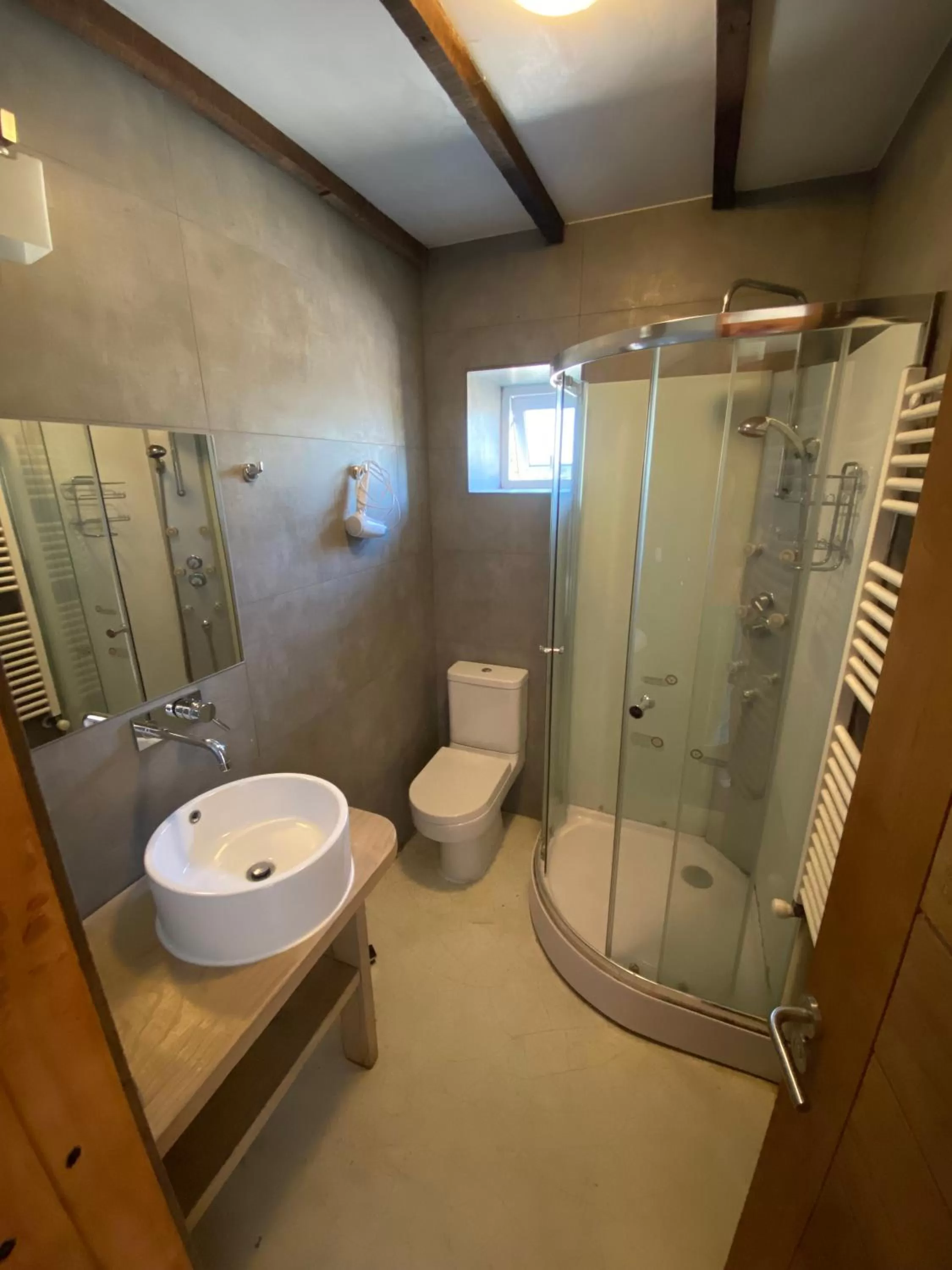 Bathroom in Family Orchard Bed & Breakfast