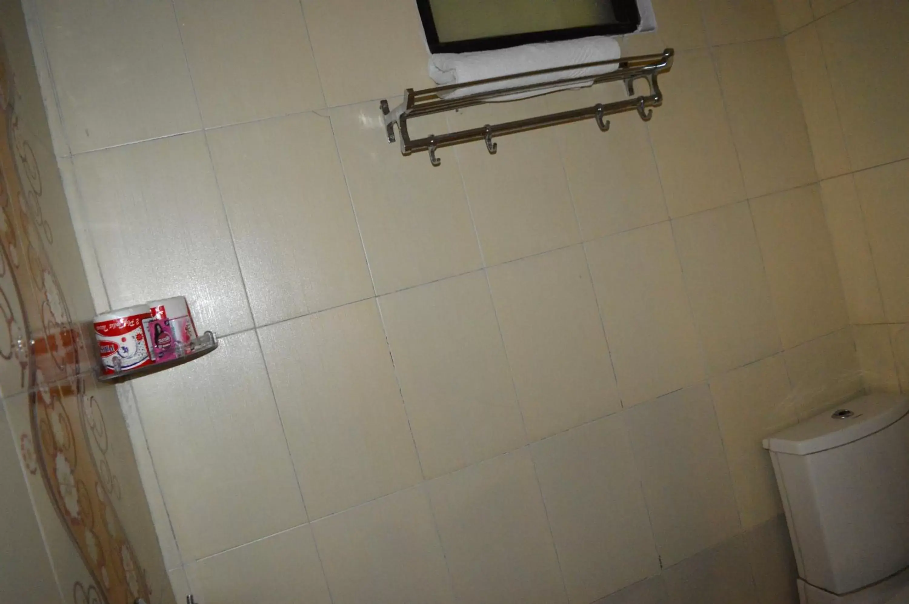 Bathroom in Hotel Su Shree Continental 5 Minutes Walk From New Delhi Railway Station