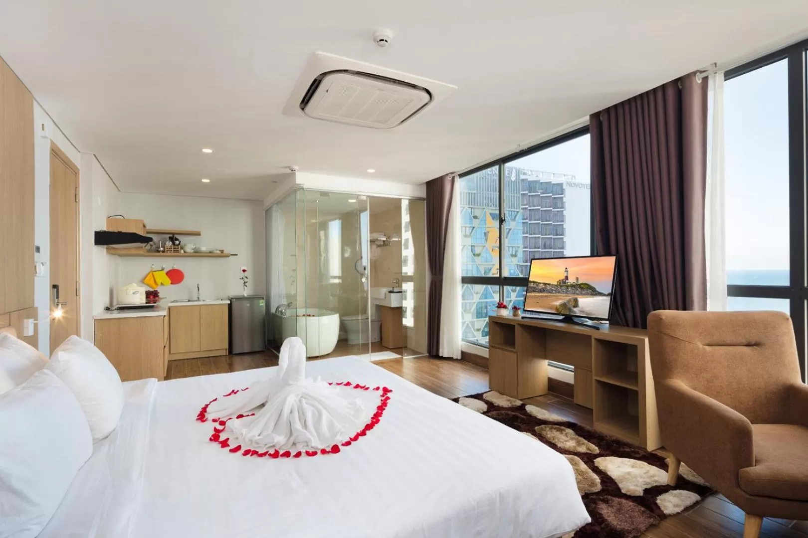 Bedroom, Bed in Smile Hotel Nha Trang