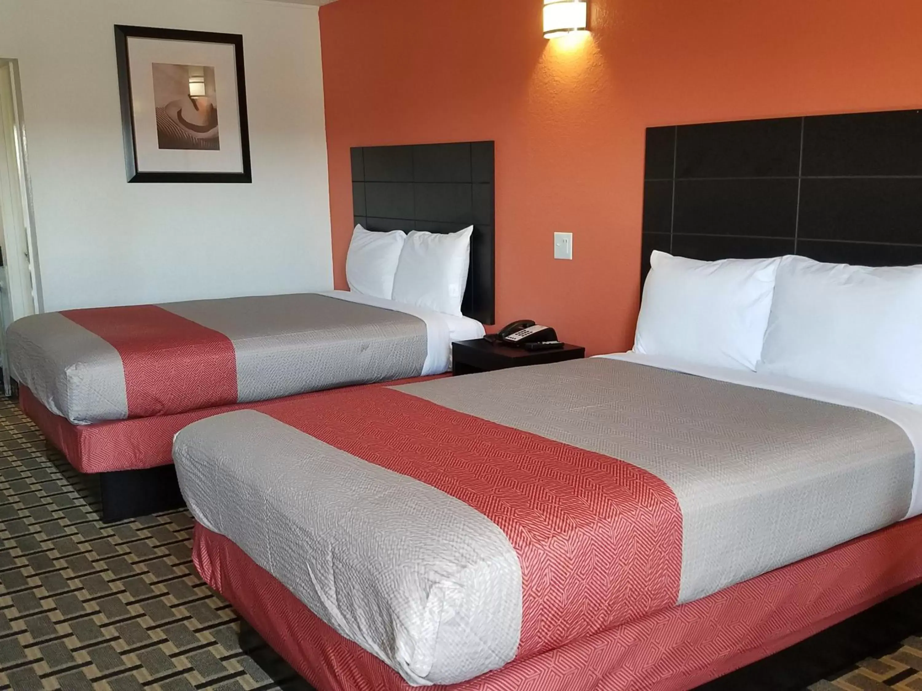 Bedroom, Bed in Motel 6-Houston, TX - Brookhollow