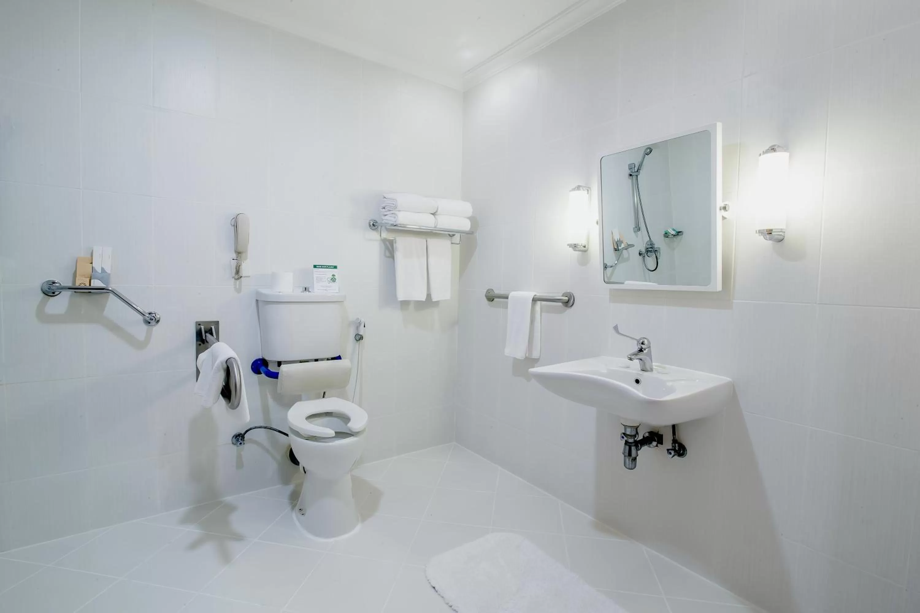 Shower in Grand Excelsior Hotel Bur Dubai