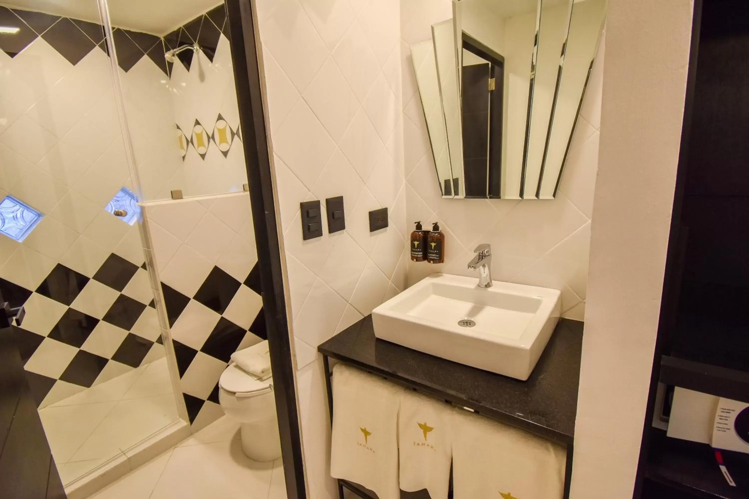 Toilet, Bathroom in Hotel Tamara