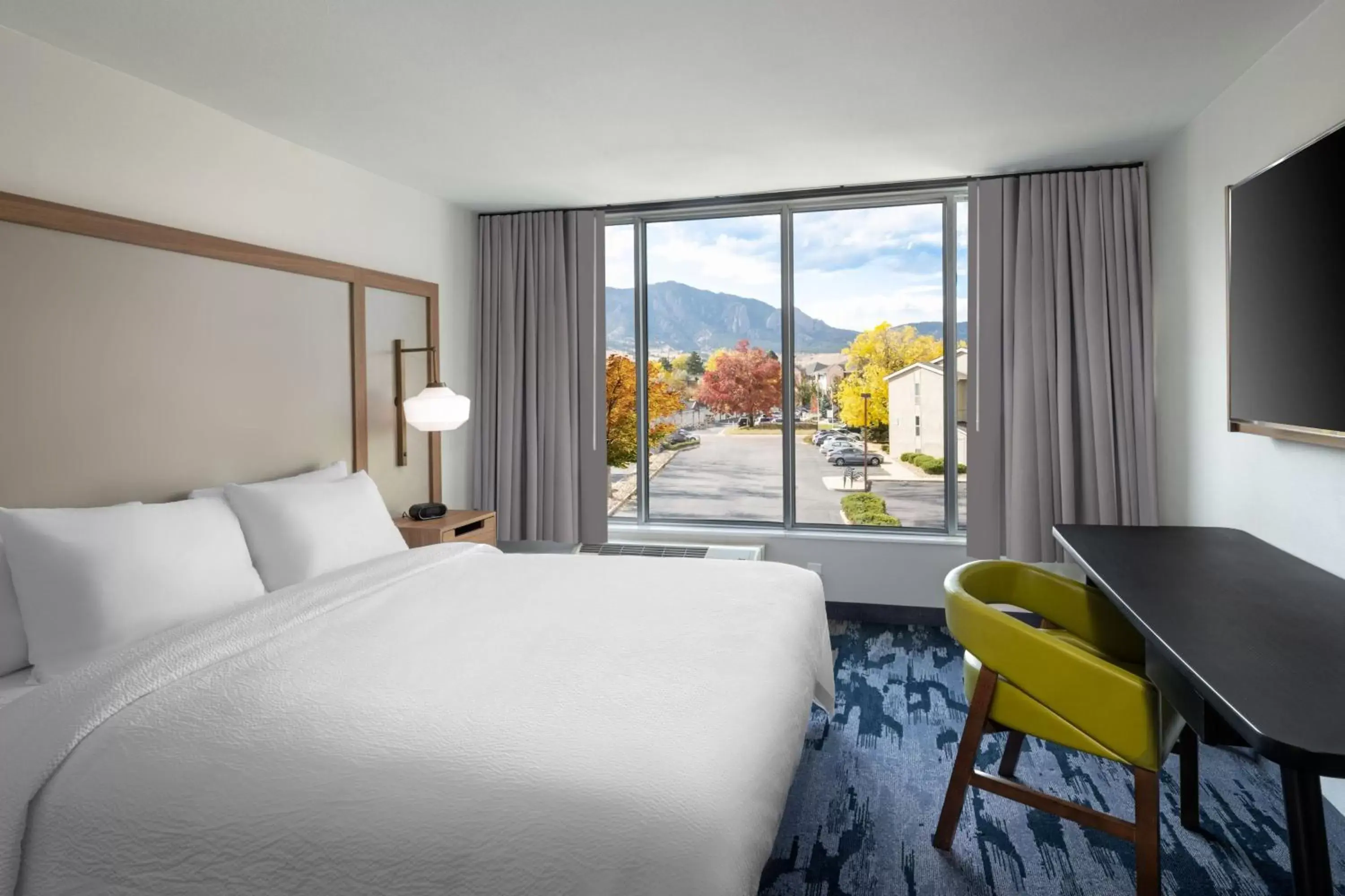Photo of the whole room, Mountain View in Fairfield Inn & Suites Boulder