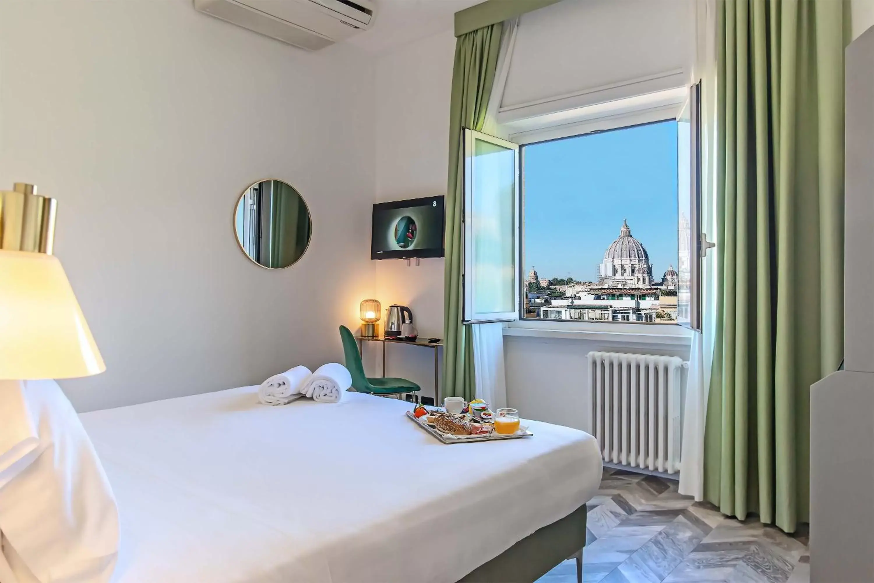 City view, Bed in Bloom Hotel Rome