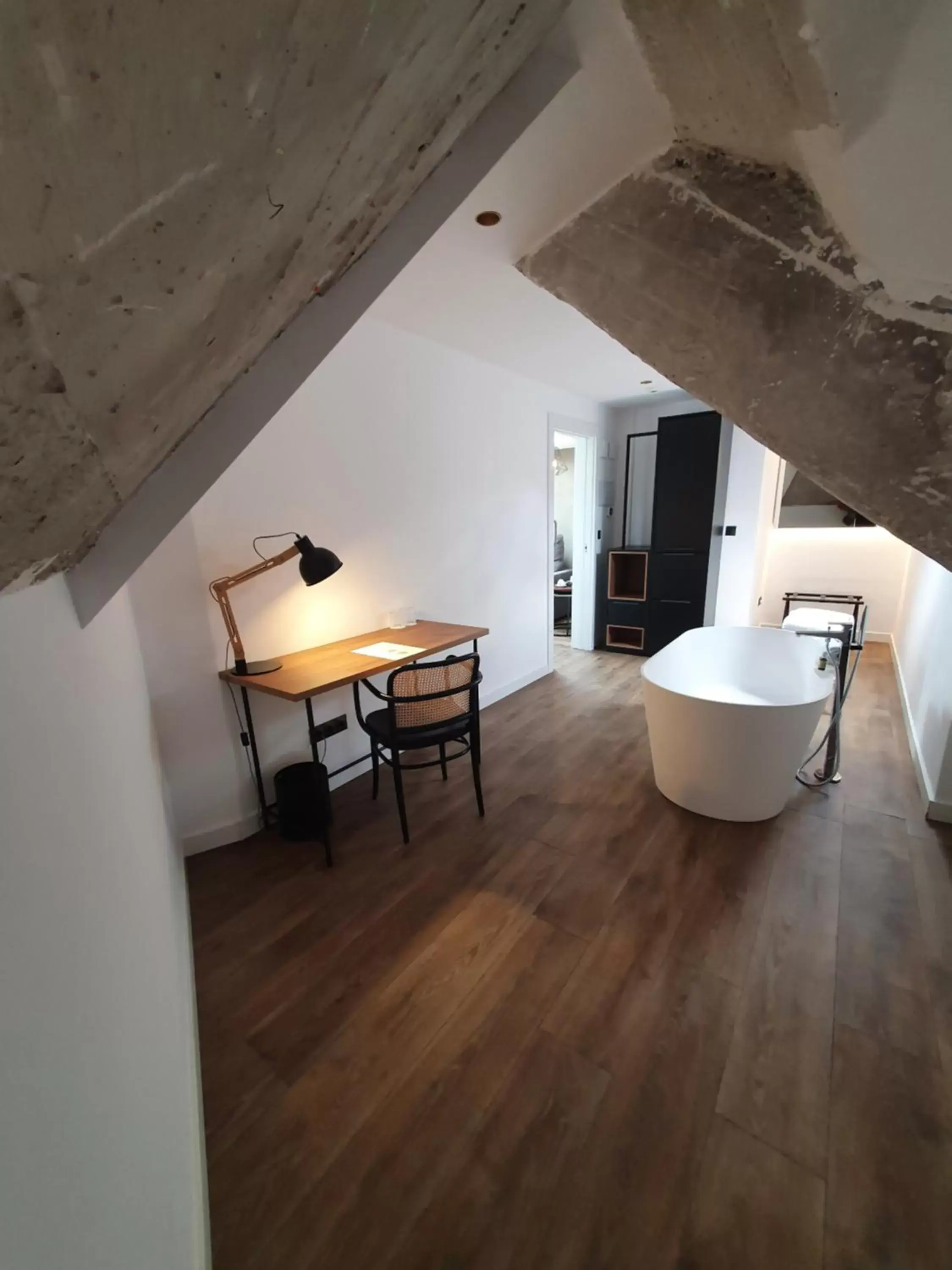 Bath, Dining Area in Hotel Tayko Bilbao