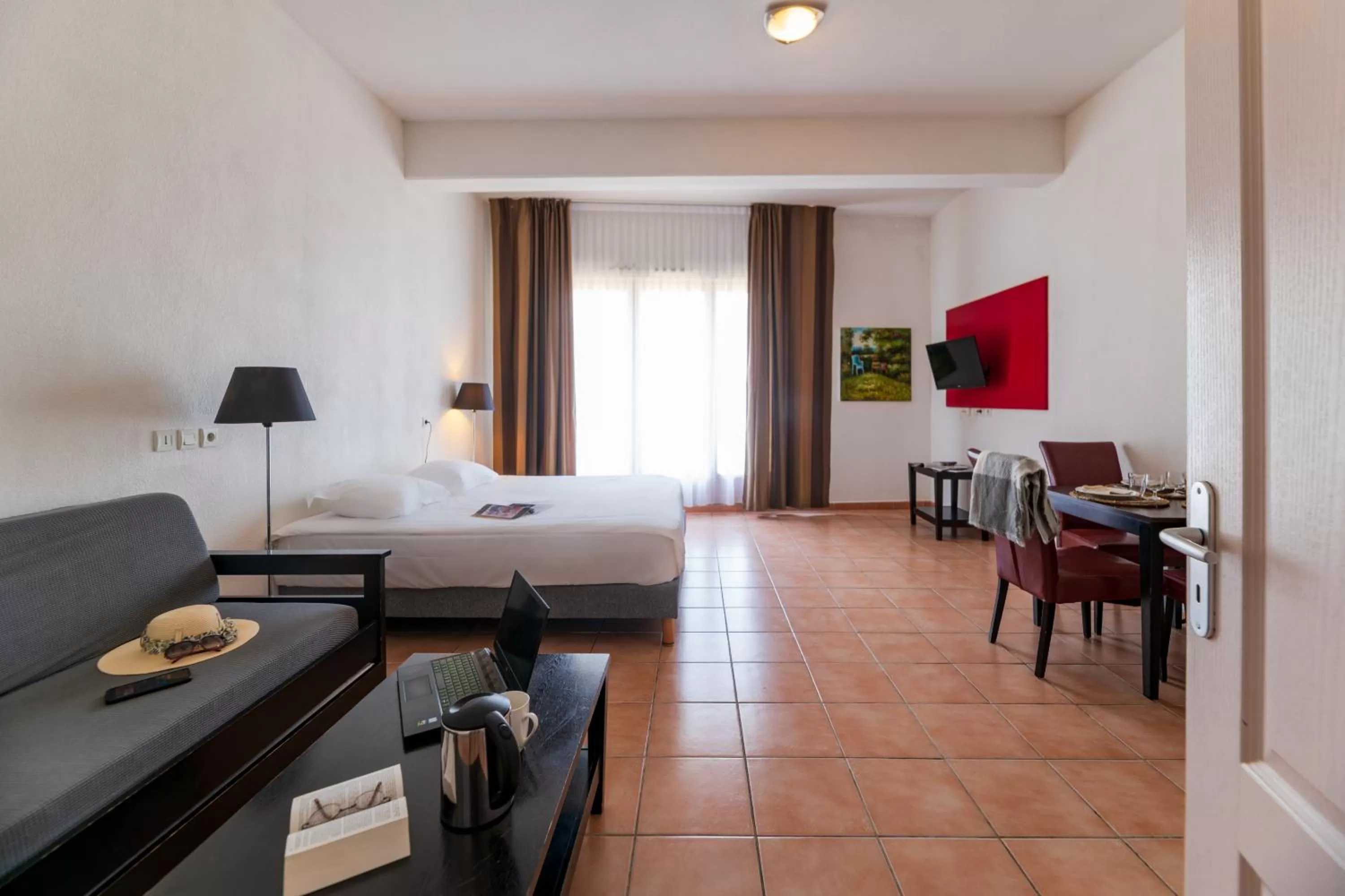 Living room, Bed in Cerise Carcassonne Sud