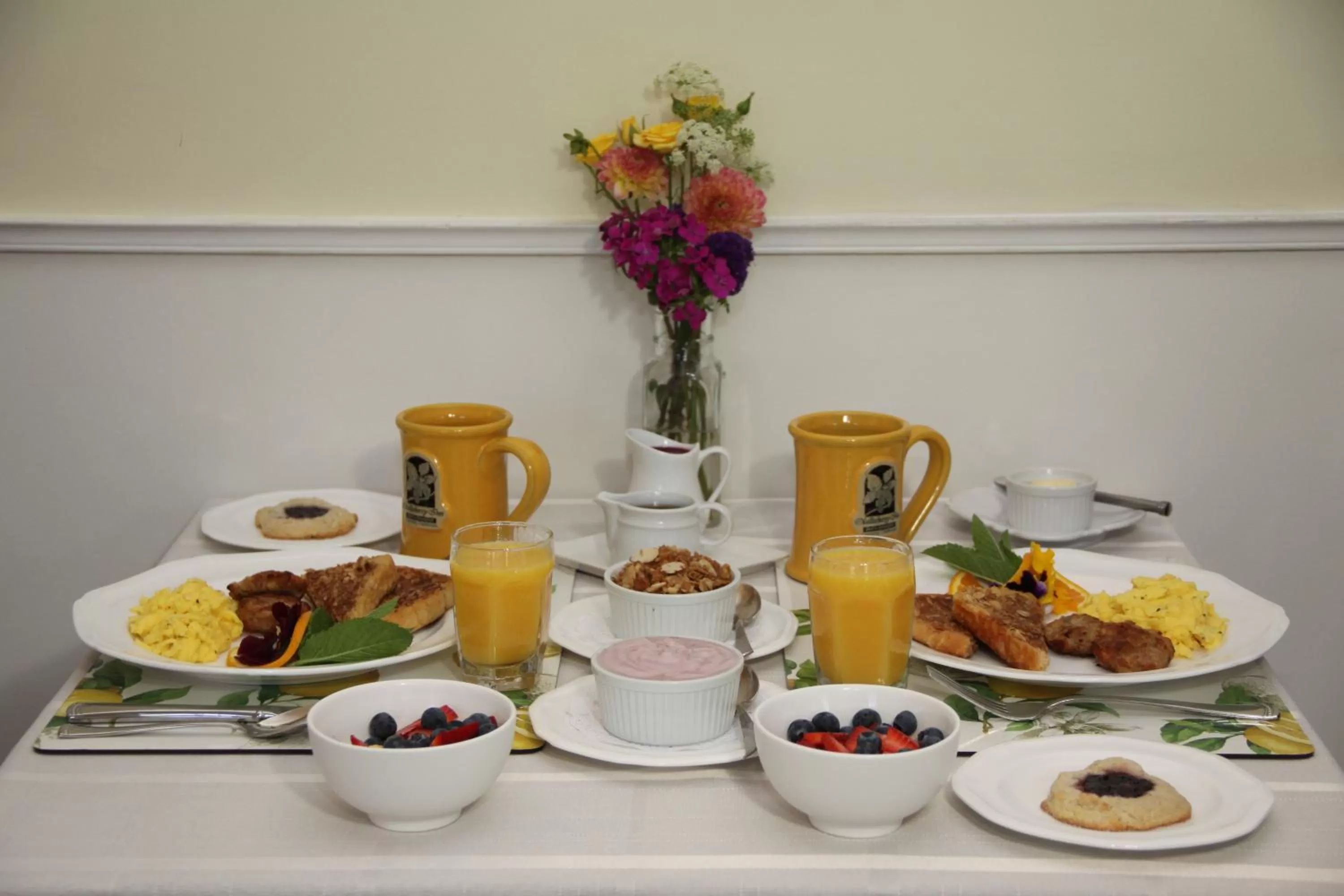 Breakfast in Olallieberry Inn Bed and Breakfast