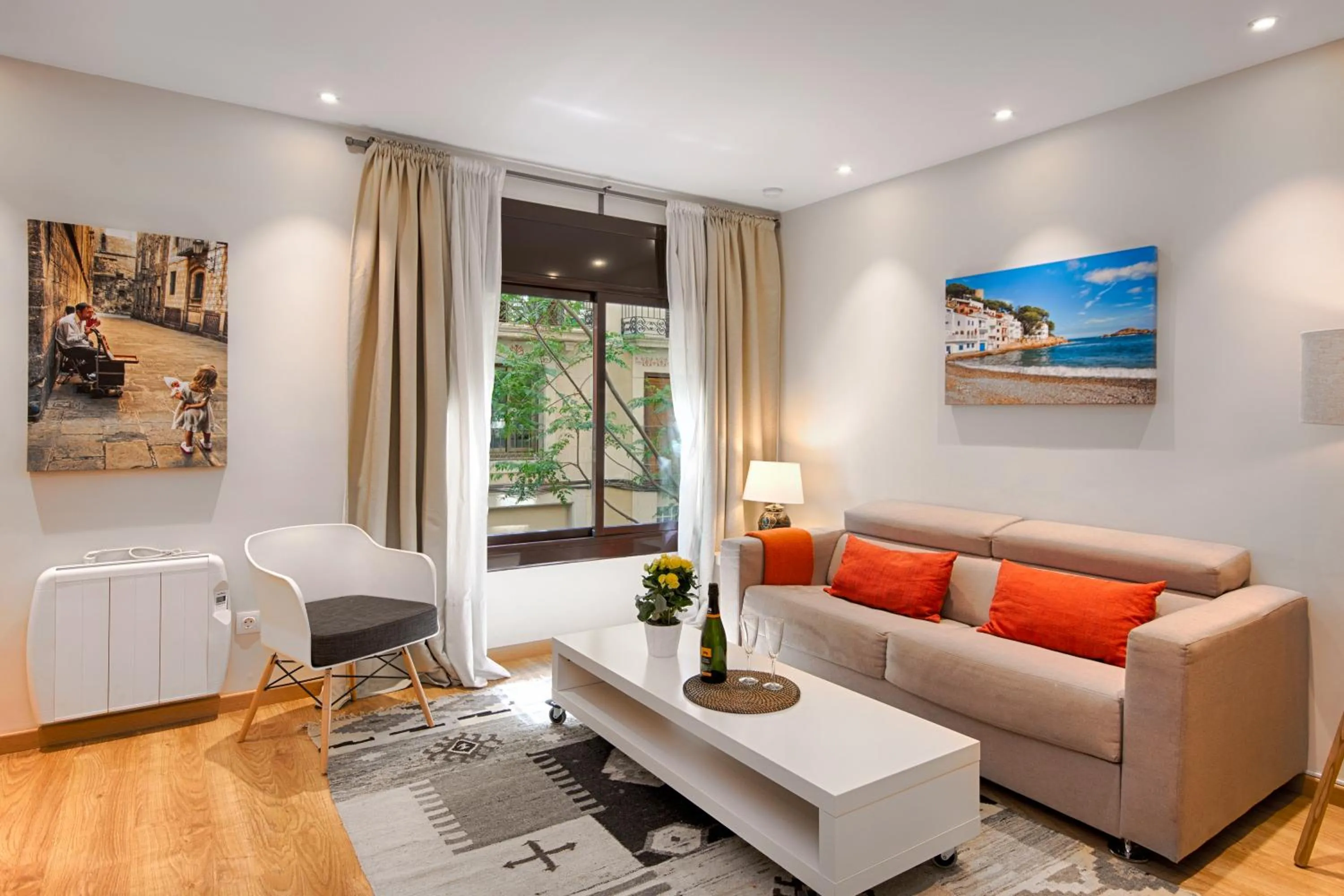 TV and multimedia in Eixample Building Apartments by Mercedes Heritage