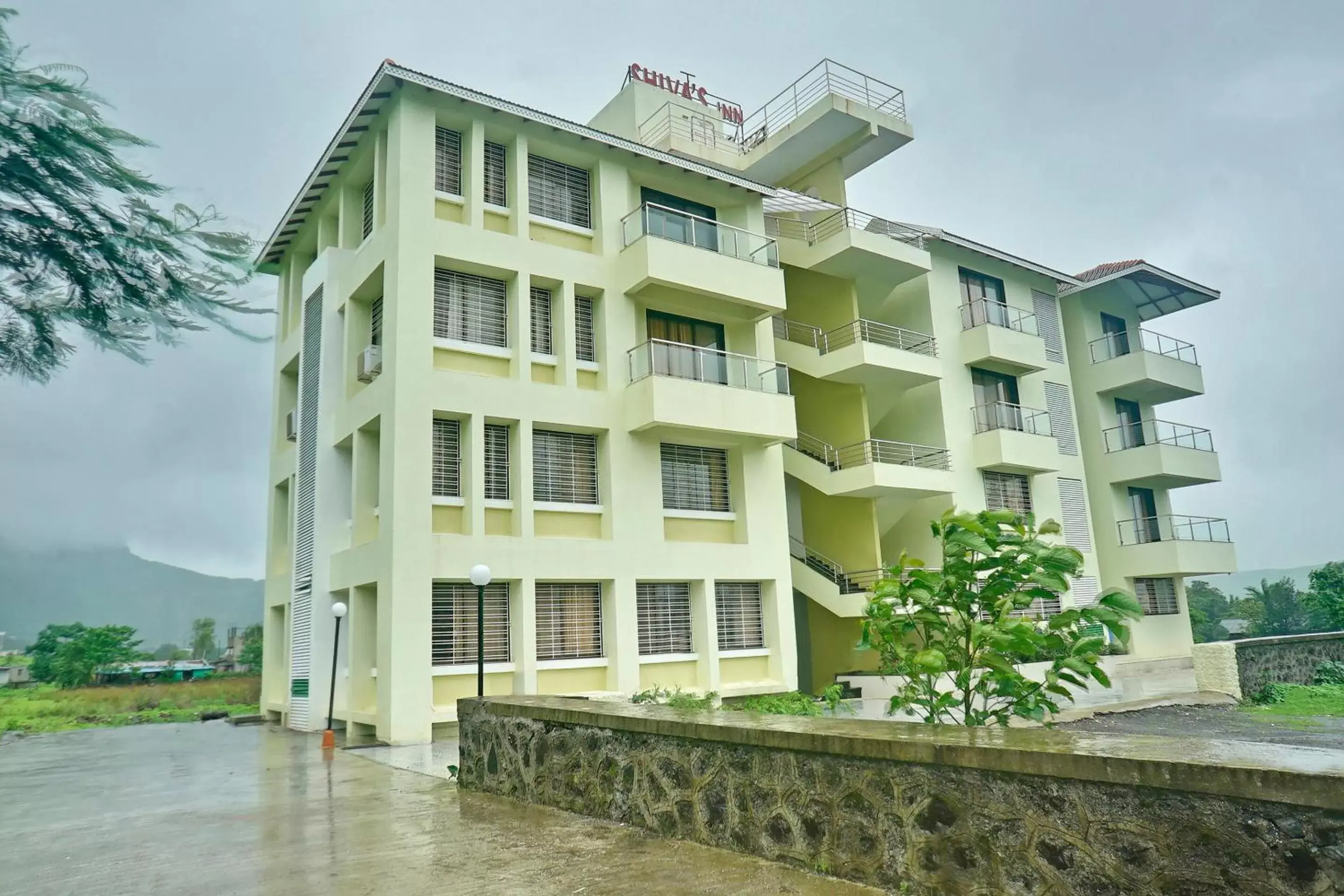 Facade/entrance in Hotel Shiva's Inn Facade/entrance in Hotel Shiva's Inn