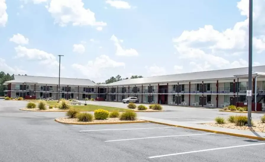 Property Building in Econo Lodge