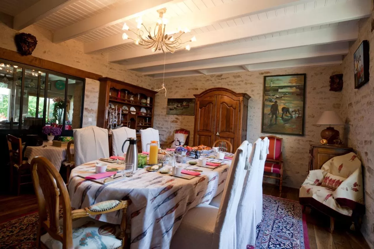 Restaurant/Places to Eat in Maison de Kersalomon