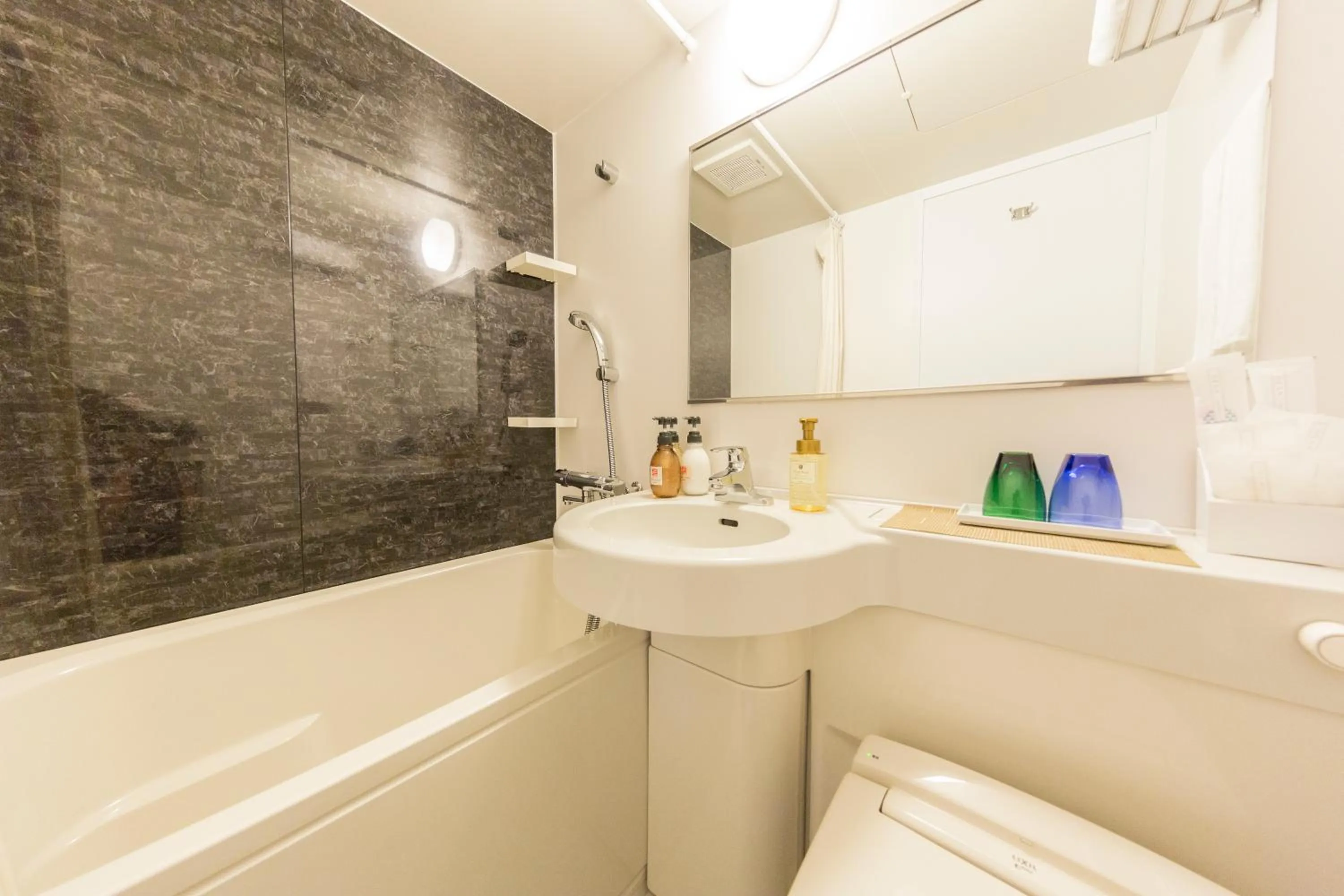 Shower in Kyoto Inn Gion