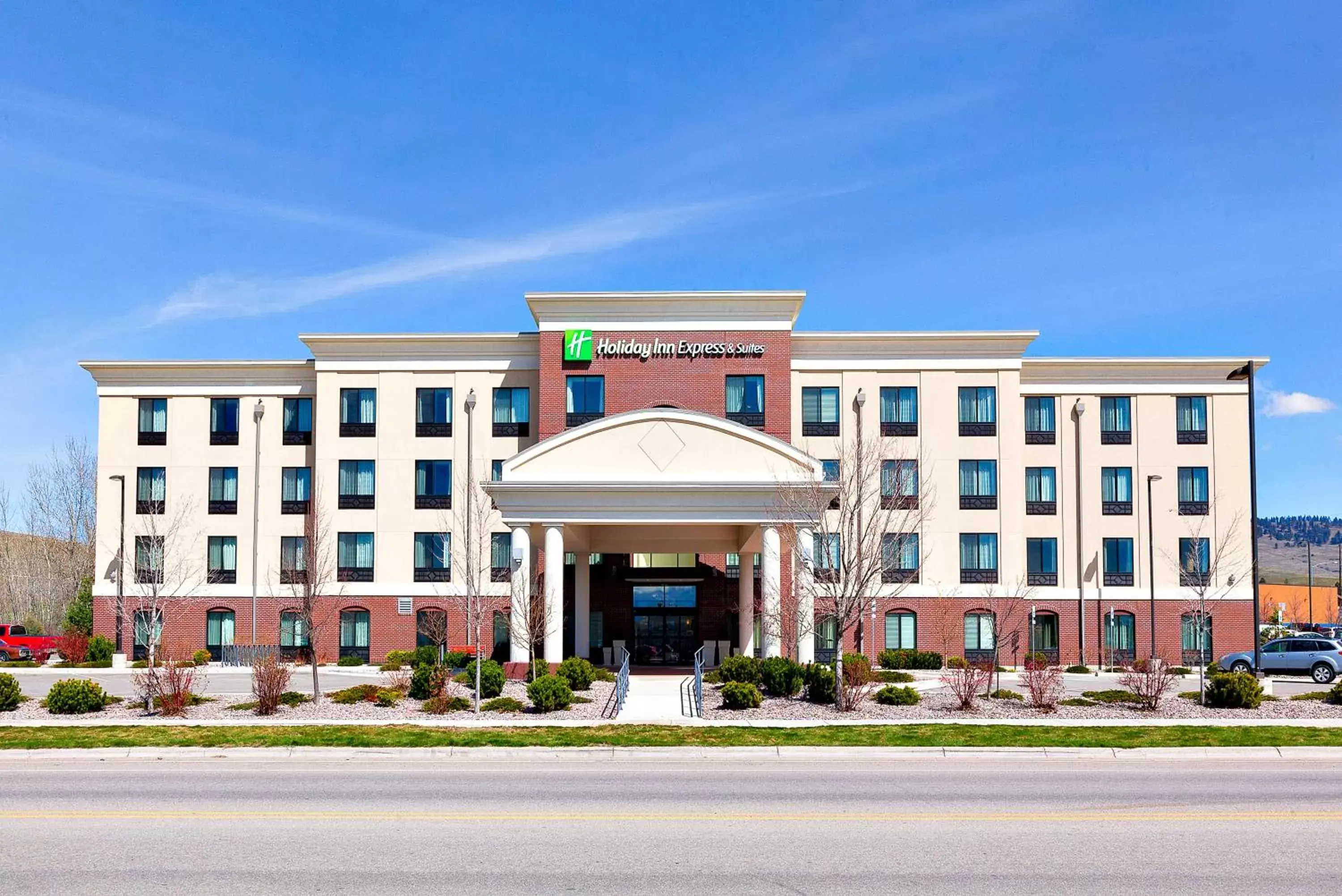 Property building in Holiday Inn Express and Suites Missoula by IHG Property building in Holiday Inn Express and Suites Missoula by IHG