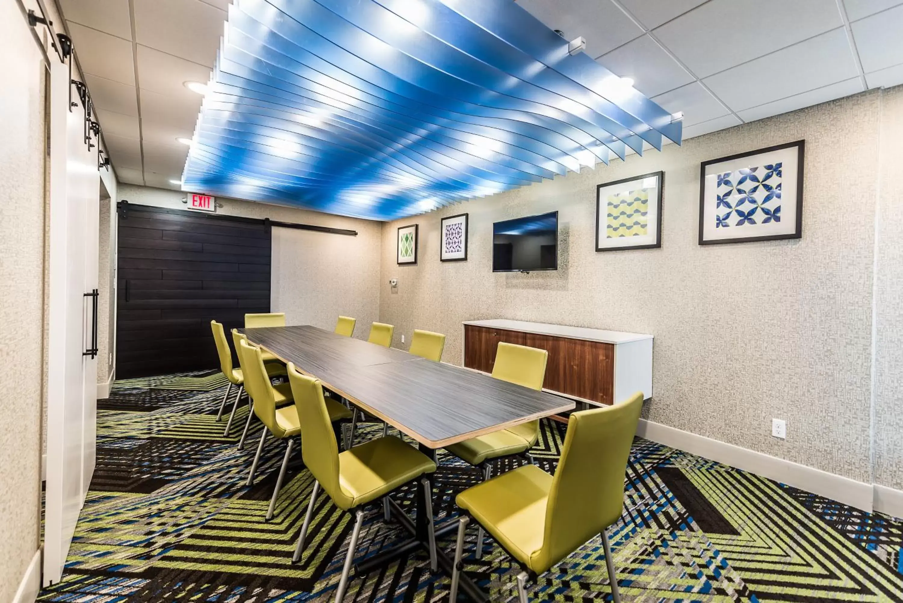 Meeting/conference room, Dining Area in Holiday Inn Express Flint-Campus Area, an IHG Hotel