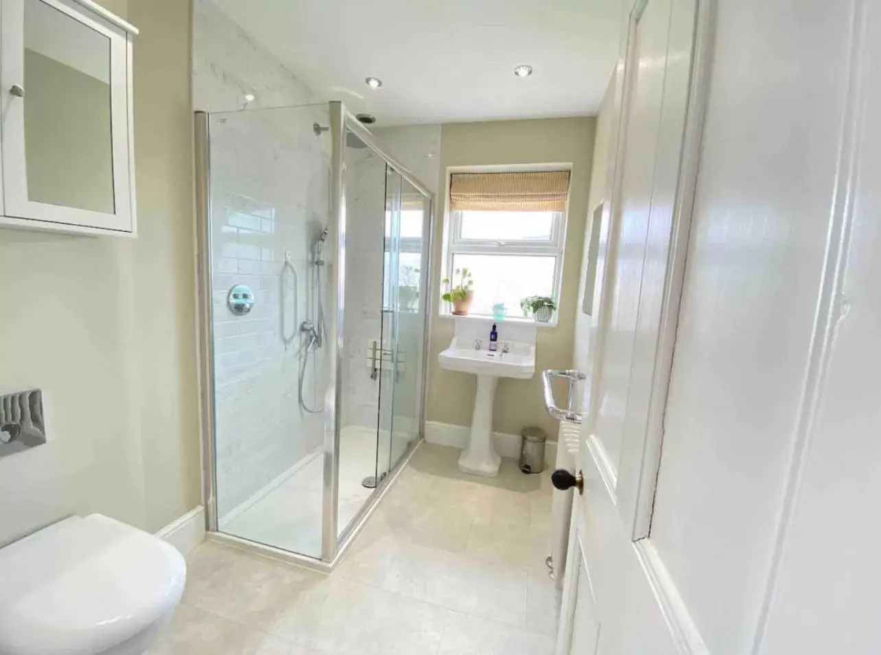 Shower, Bathroom in Hedgebank