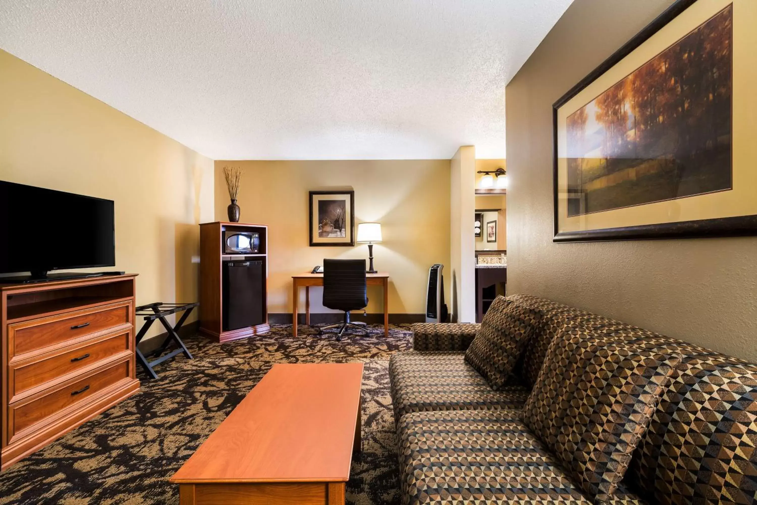 Bedroom, Seating Area in Best Western Derby Inn