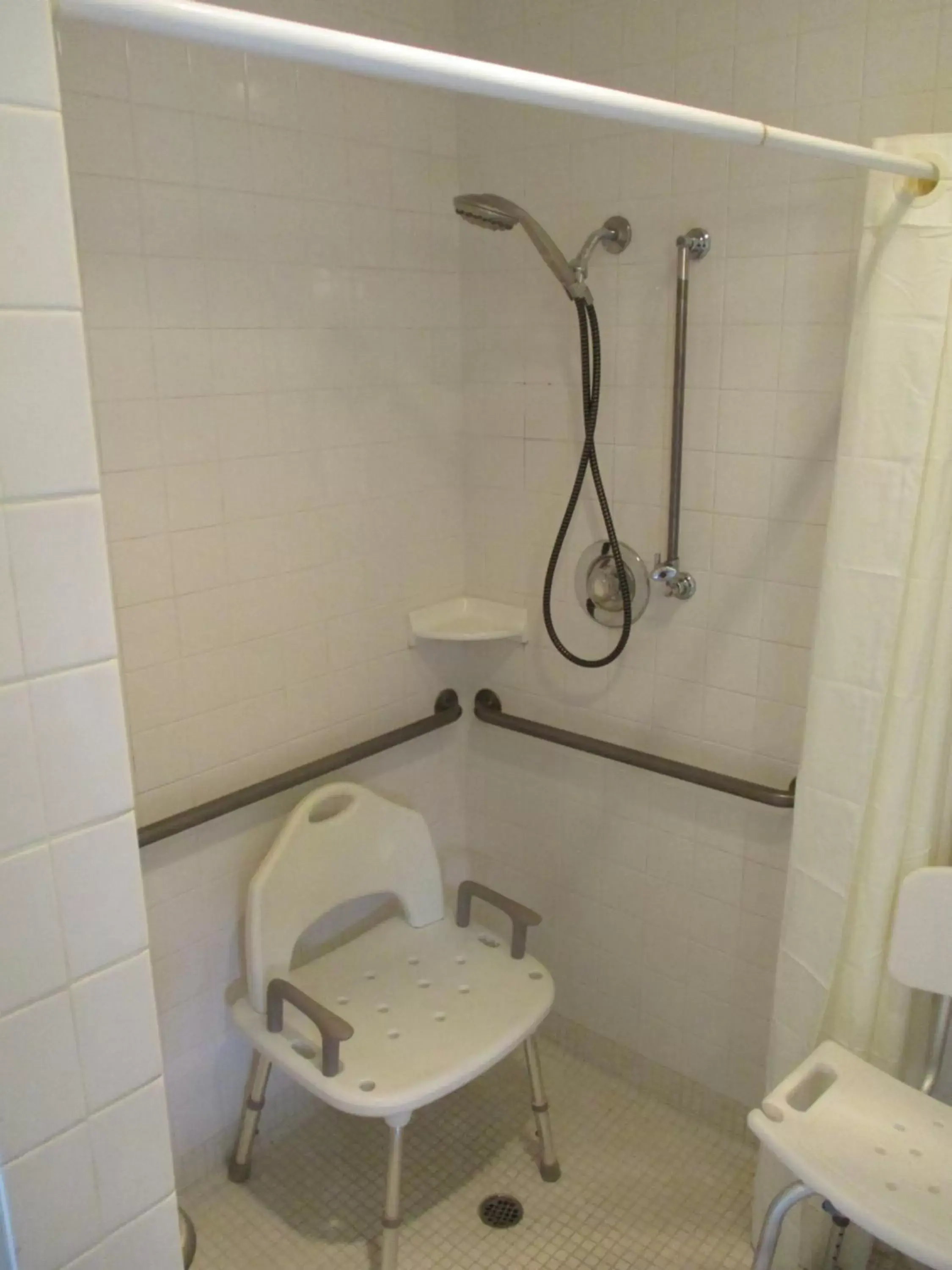 Shower, Bathroom in Cocusa Motel