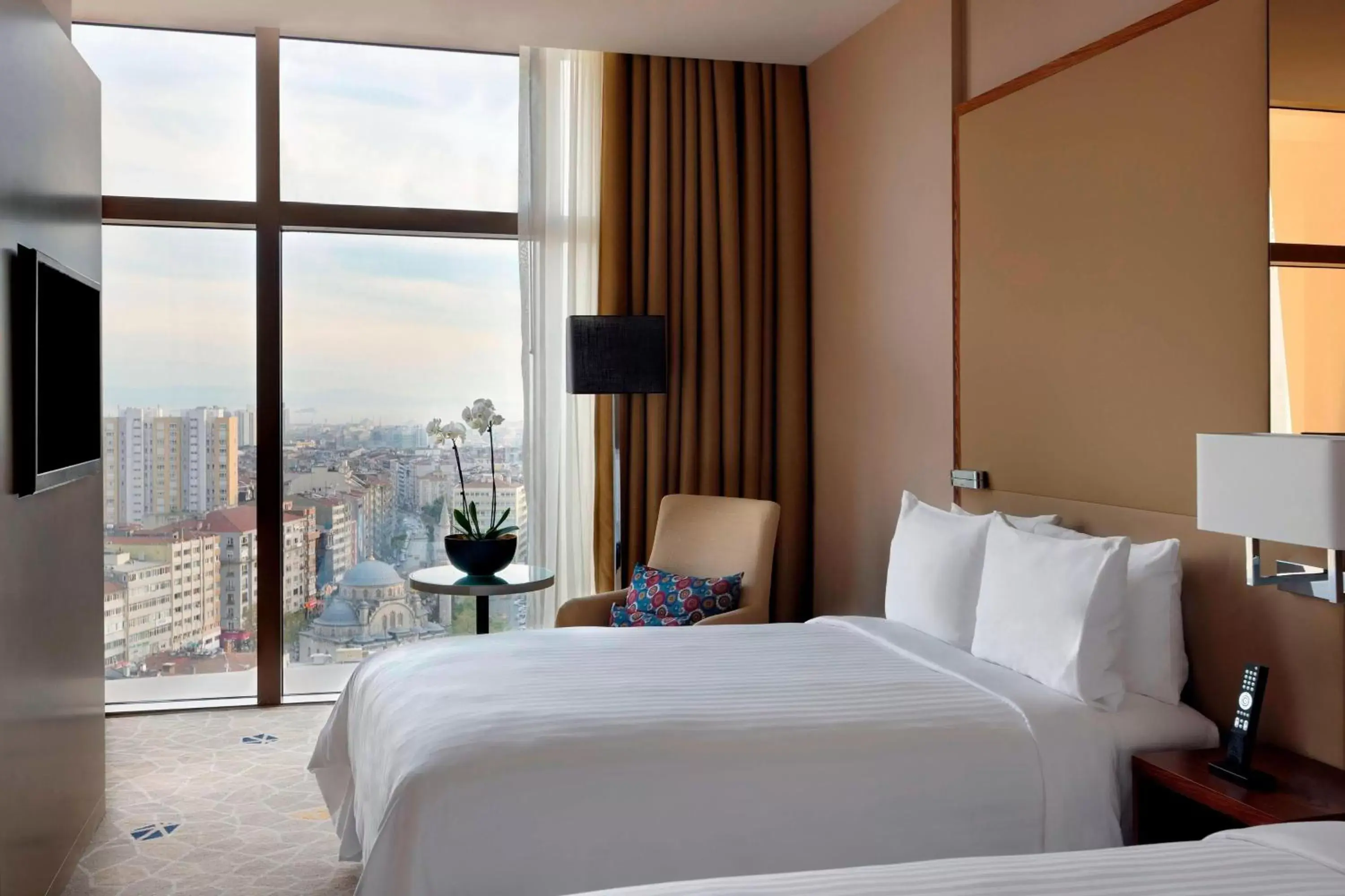 Bedroom, Bed in Istanbul Marriott Hotel Sisli
