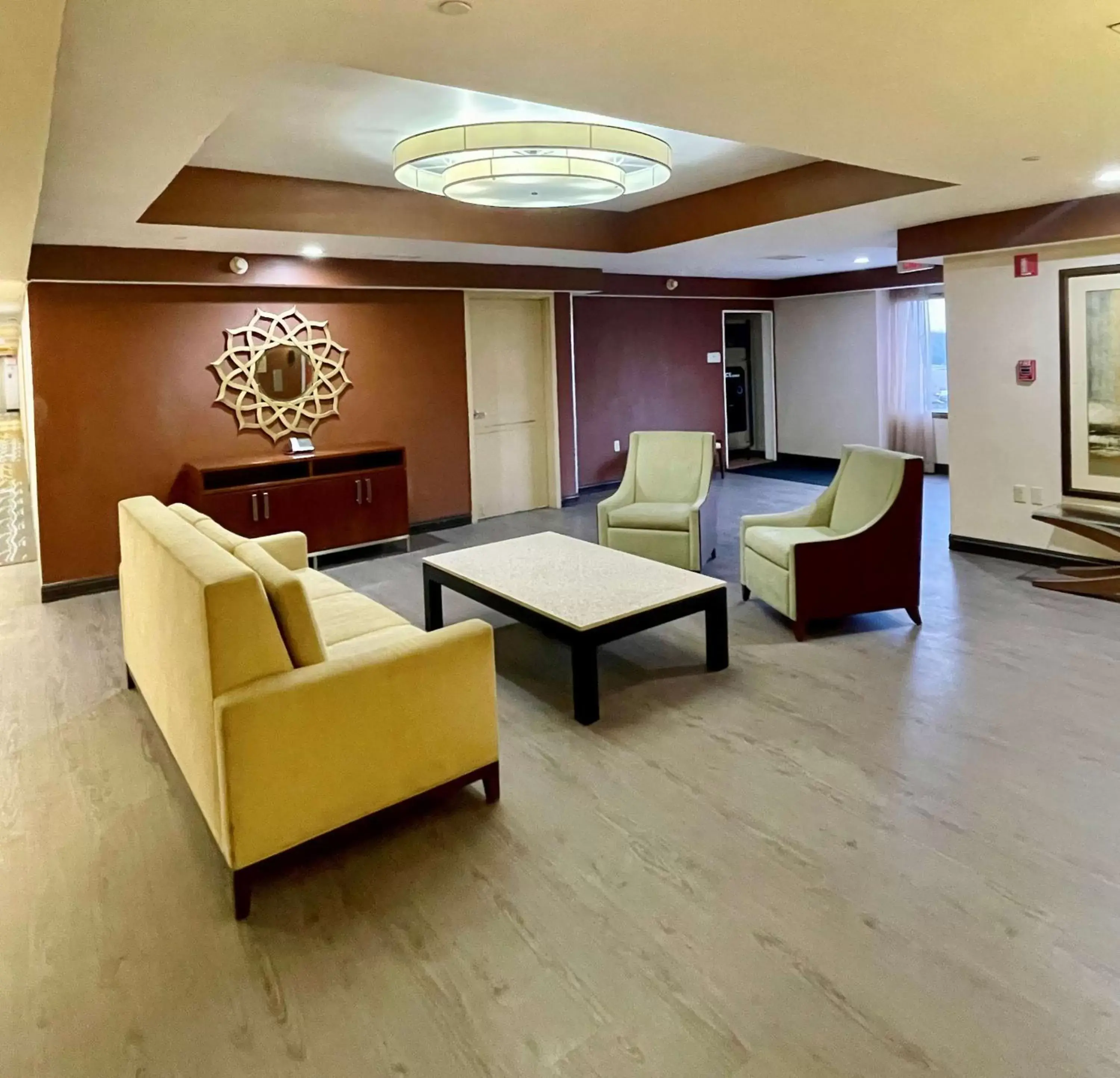 Lobby or reception in Brandywine Plaza Hotel - SureStay Collection by Best Western Lobby or reception in Brandywine Plaza Hotel - SureStay Collection by Best Western