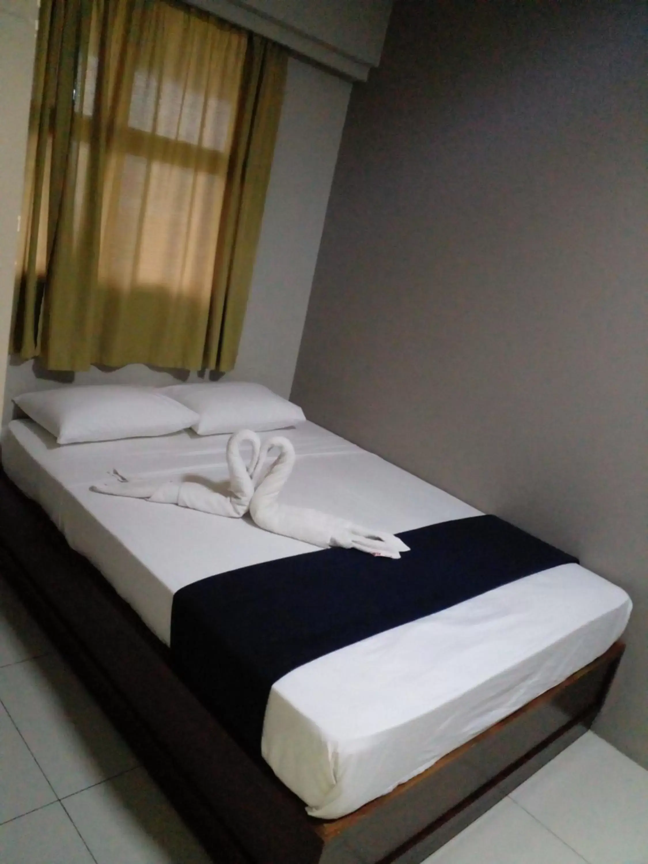 Bedroom, Bed in Sunseekers Outrigger Hotel Bedroom, Bed in Sunseekers Outrigger Hotel