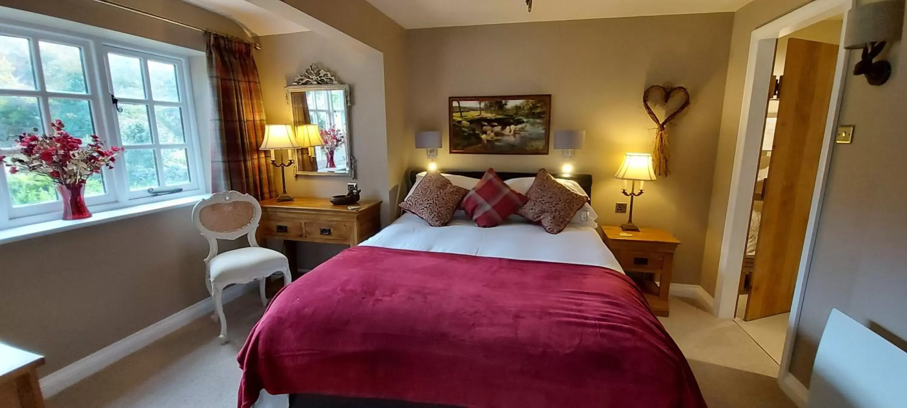 Bedroom, Bed in Glyn Isa Country House B&B and self catering Lodge