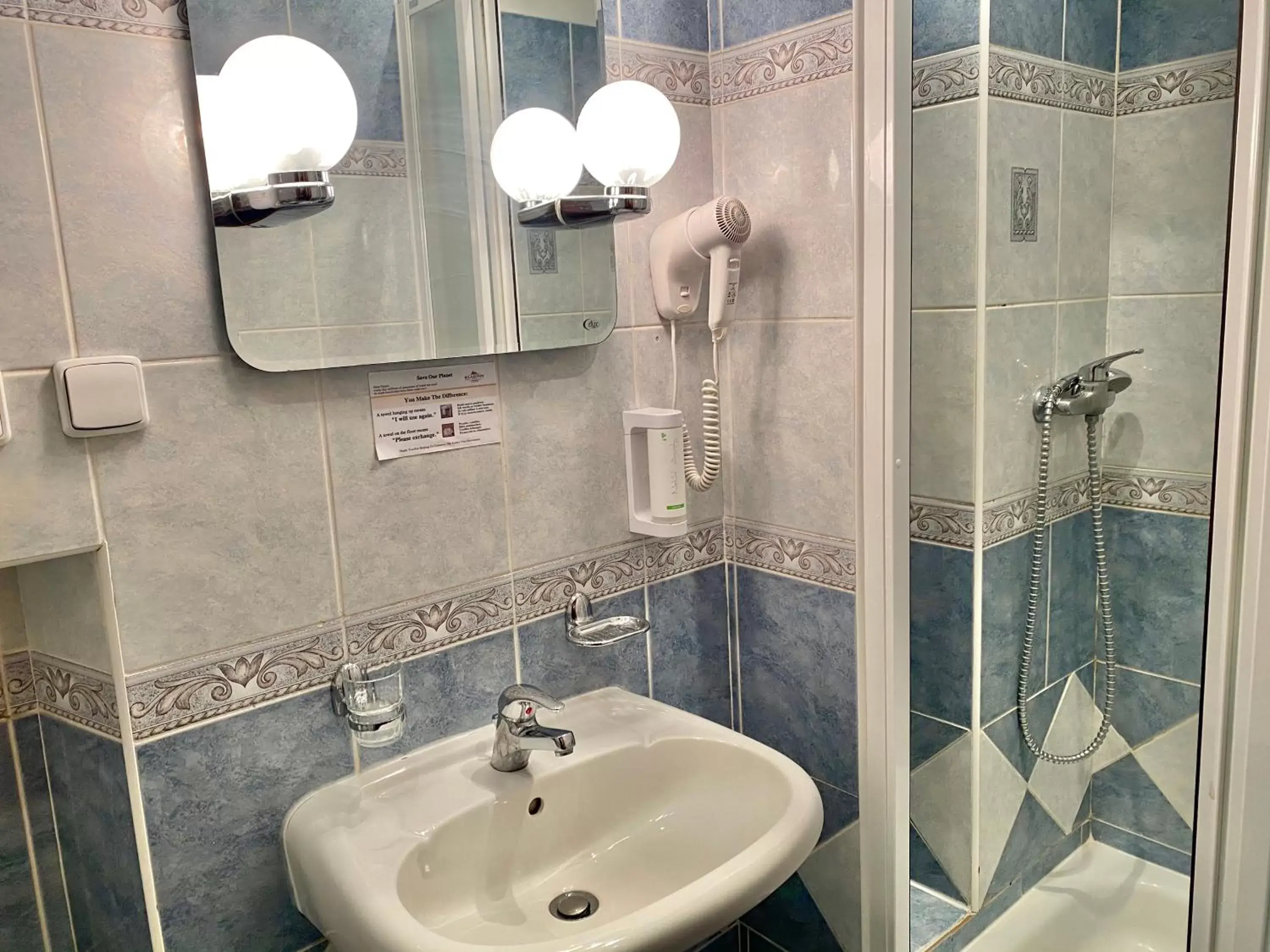 Shower, Bathroom in Hotel Klarinn Prague Castle