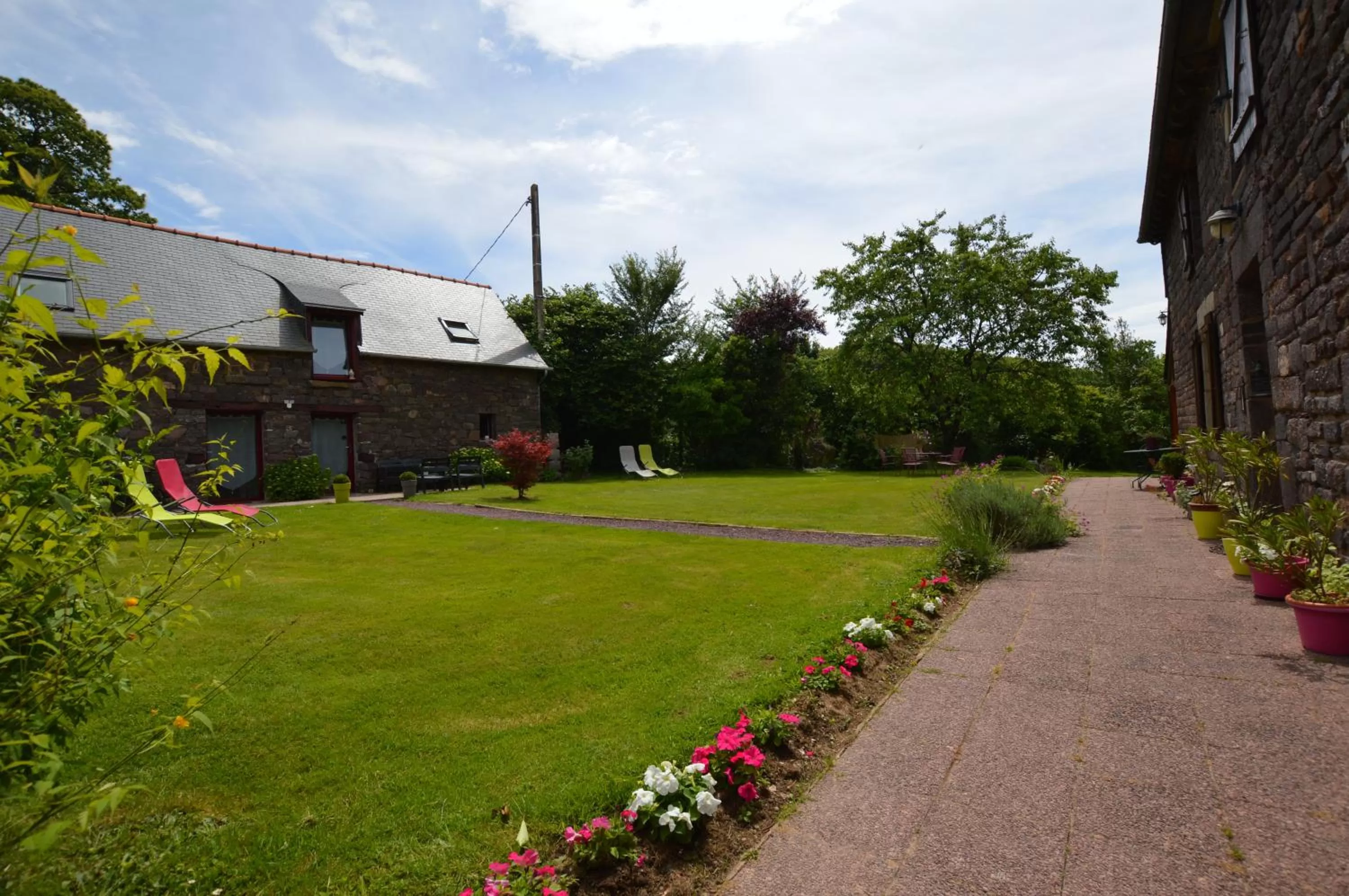 Garden view in Chambres d'hôtes La Fontaine Garel