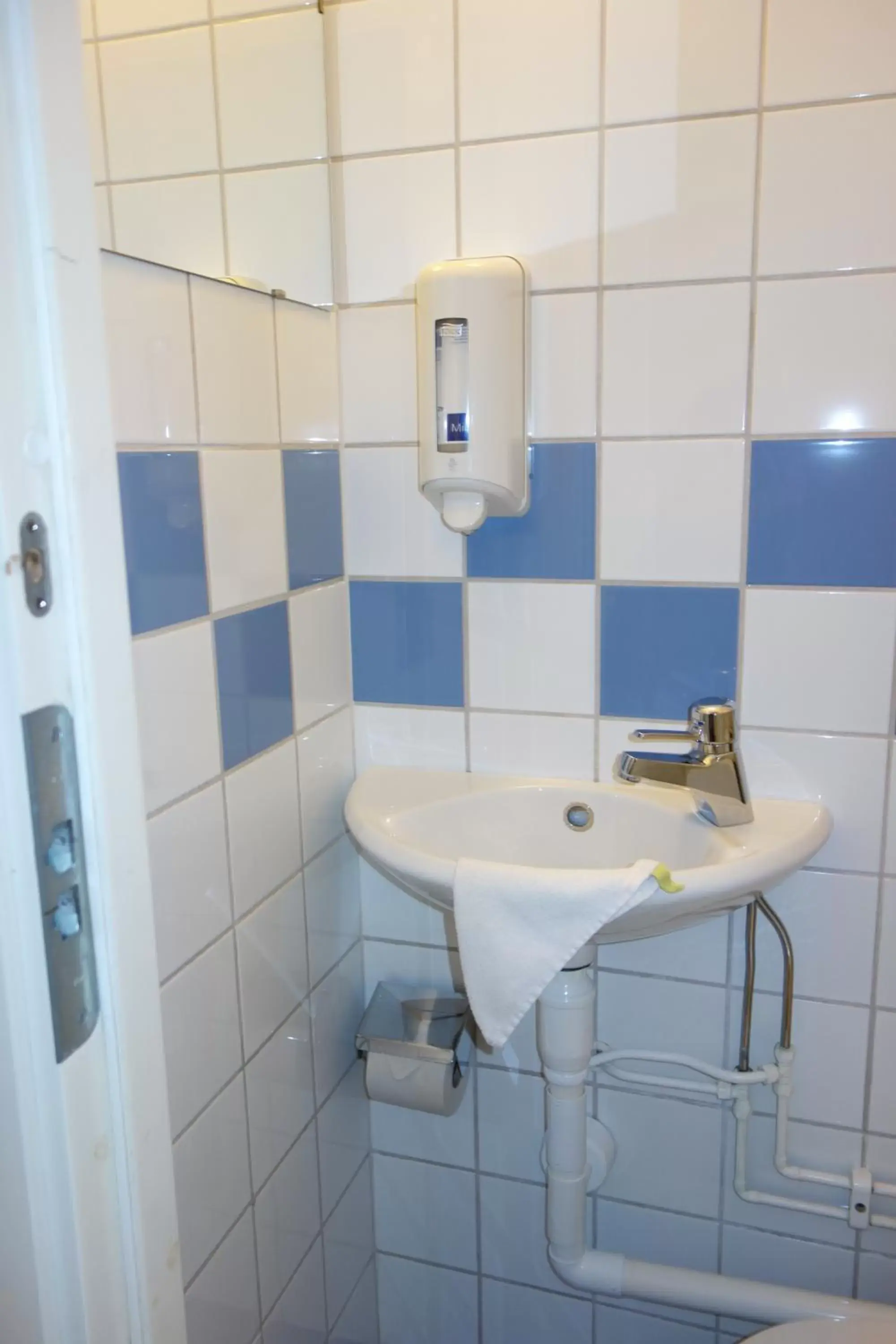 Toilet, Bathroom in Hotell Svanen