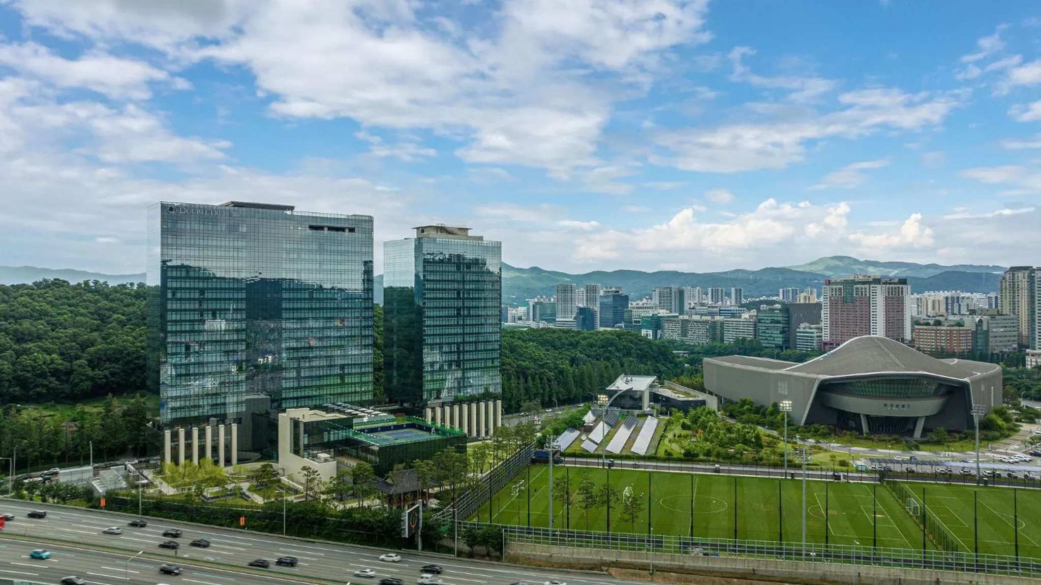 Property building in DoubleTree By Hilton Seoul Pangyo