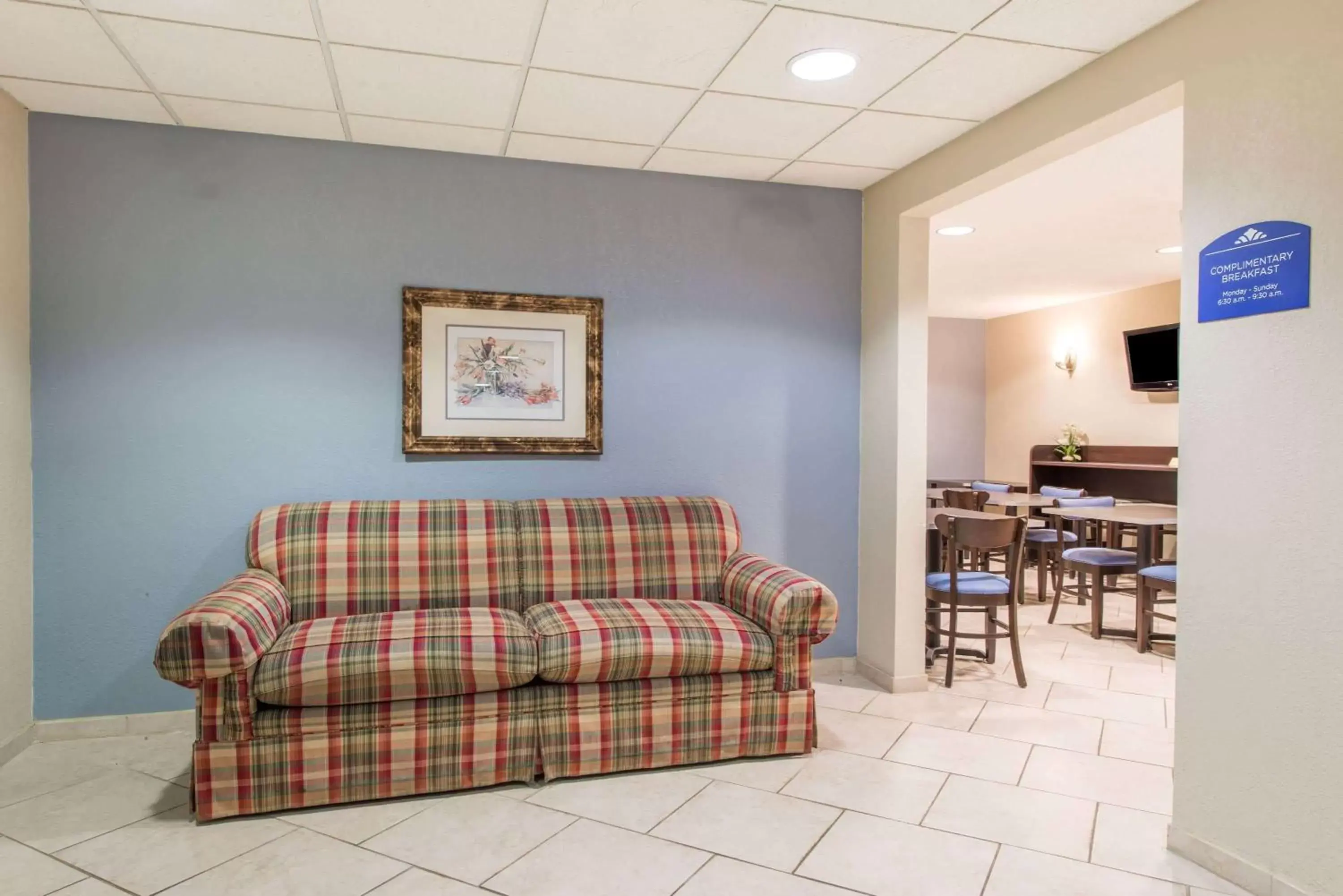 Lobby or reception, Seating Area in Microtel Inn Georgetown - Lexington North