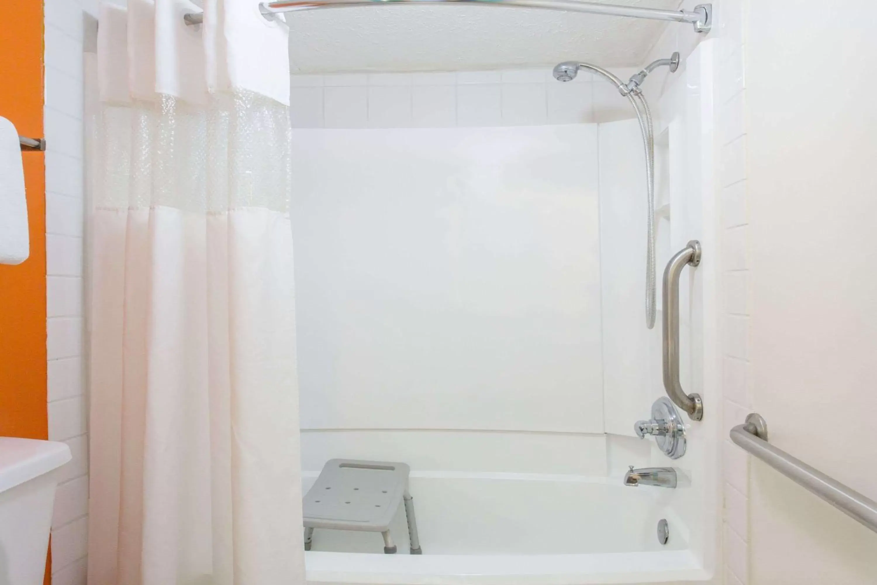 Shower, Bathroom in Howard Johnson by Wyndham Ocala FL