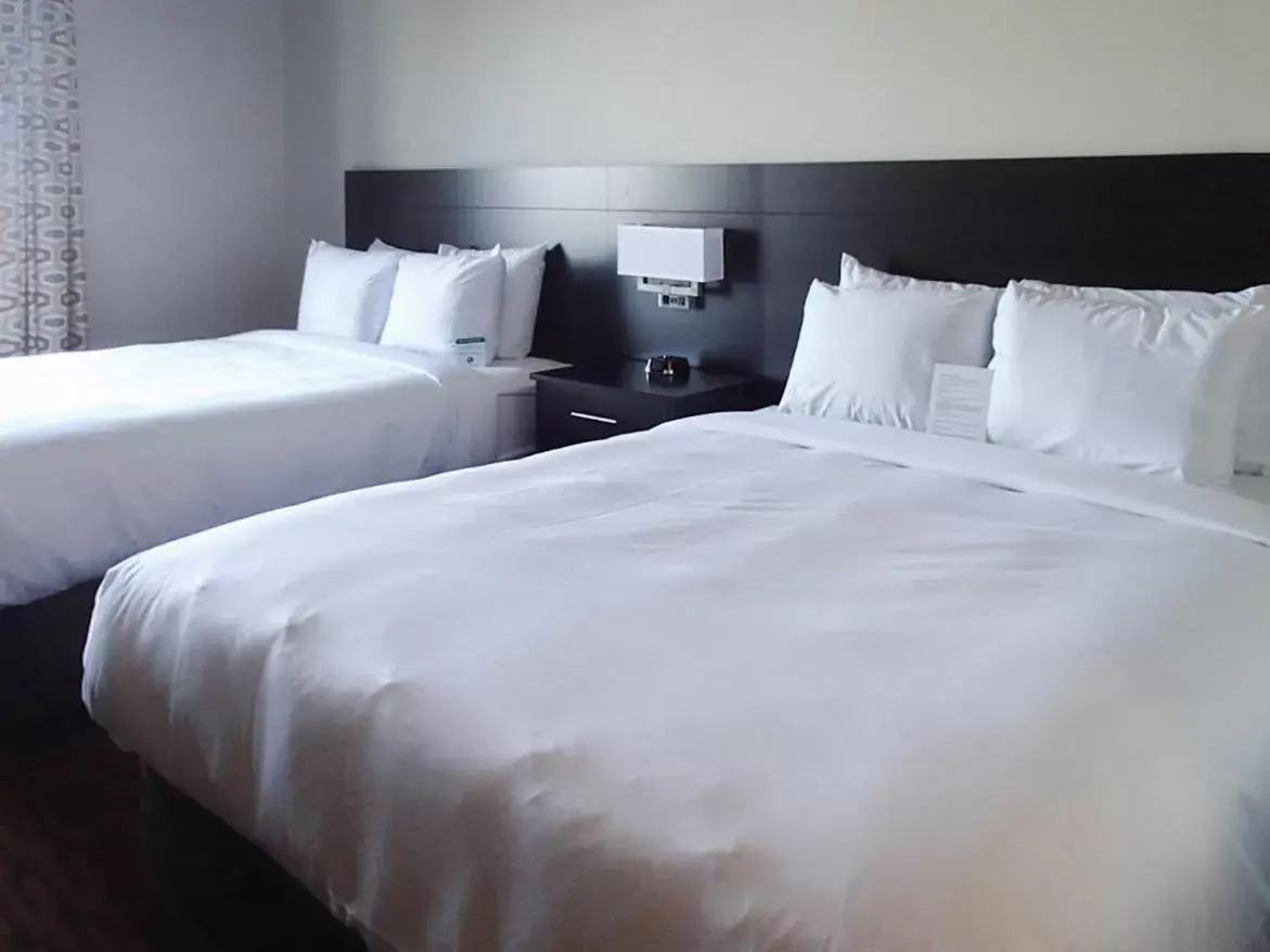 Bedroom, Bed in Suburban Studios Midland I-20 Bedroom, Bed in Suburban Studios Midland I-20