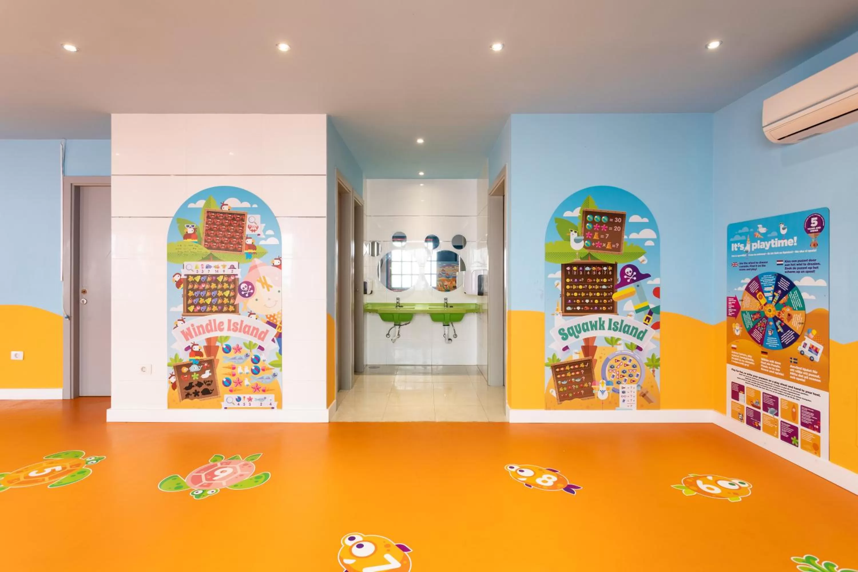 Kids's club in Globales Tamaimo Tropical