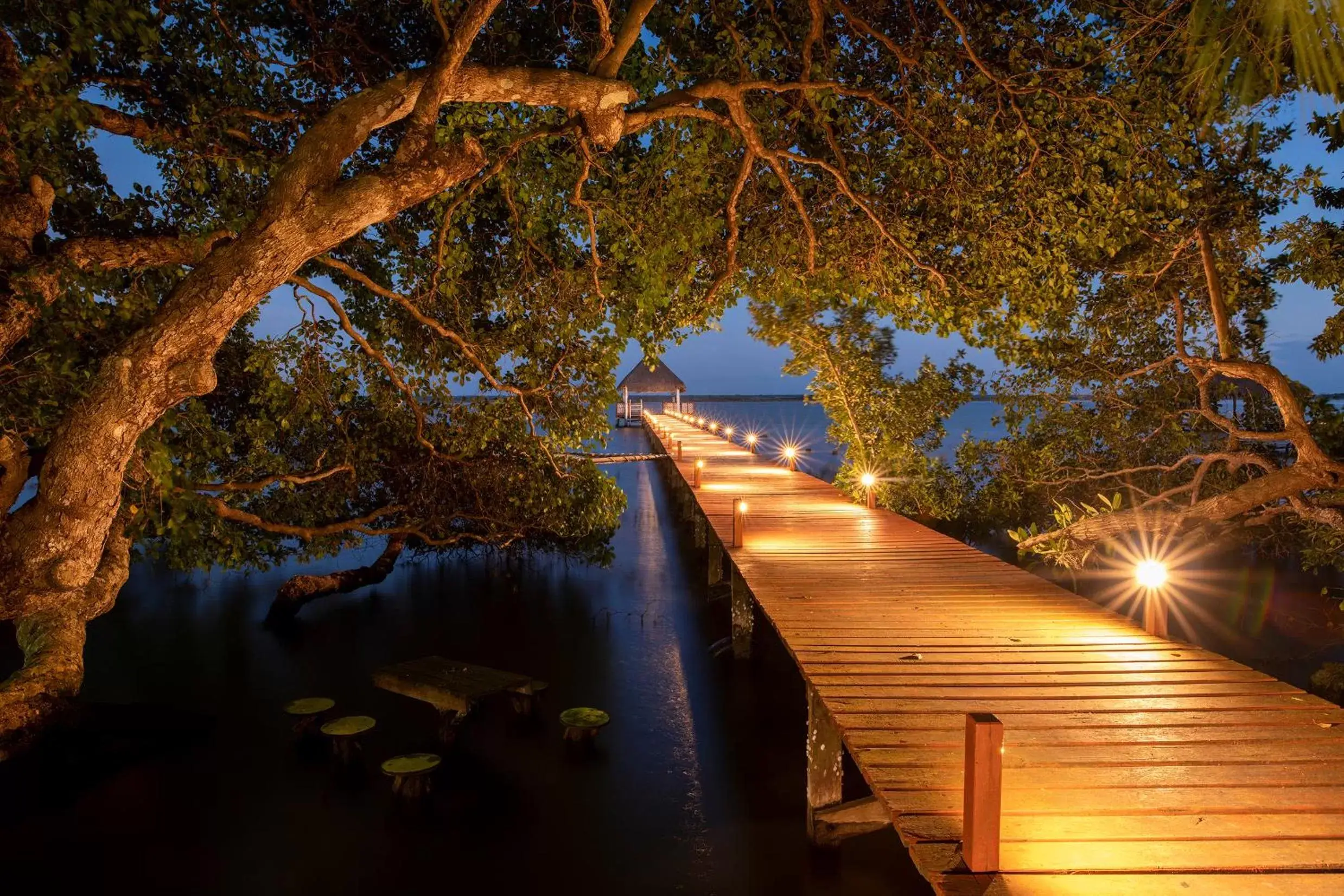 Night in Casa Aakal Lagoon Front