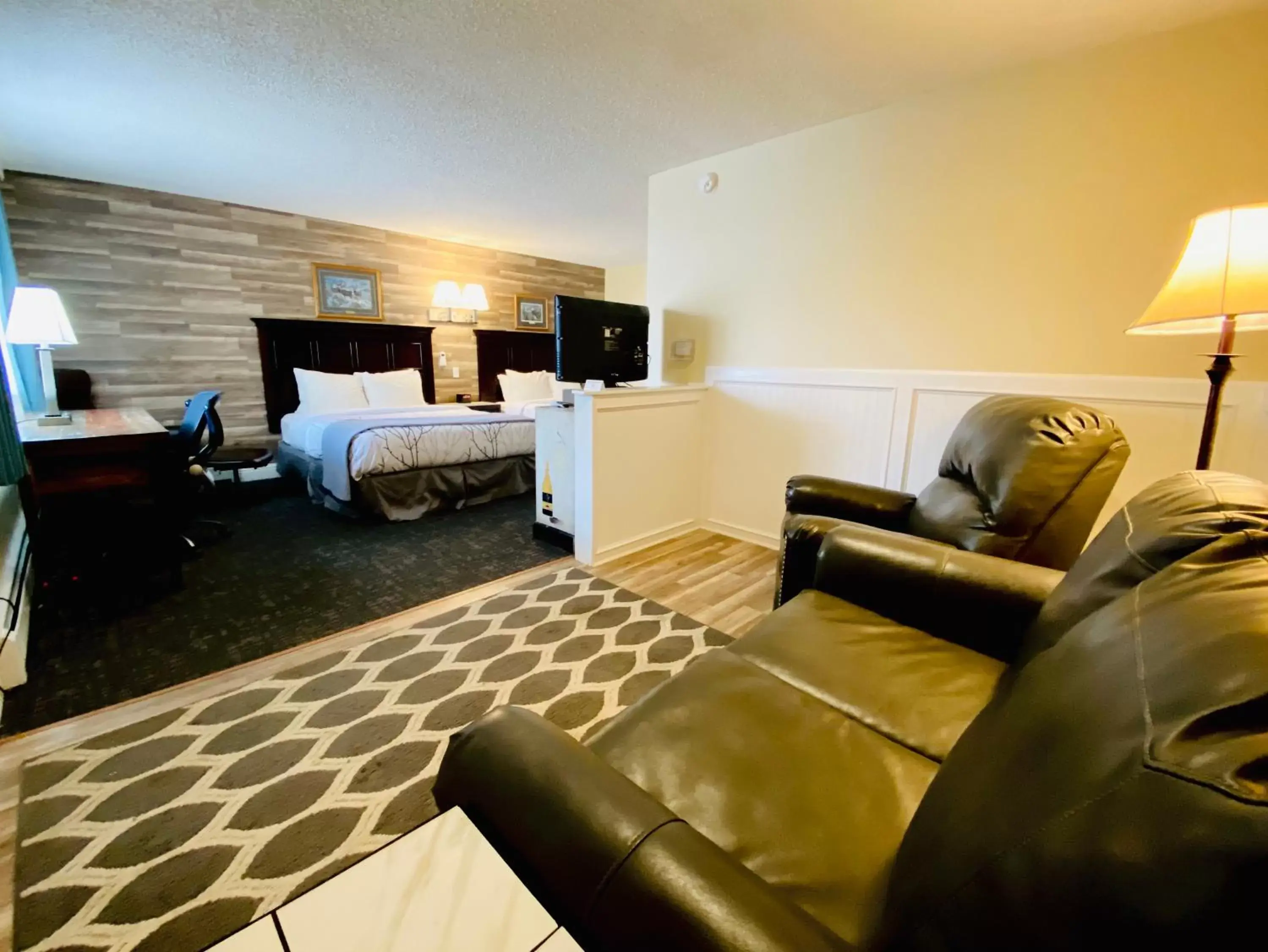 Living room in Salida Inn & Monarch Suites