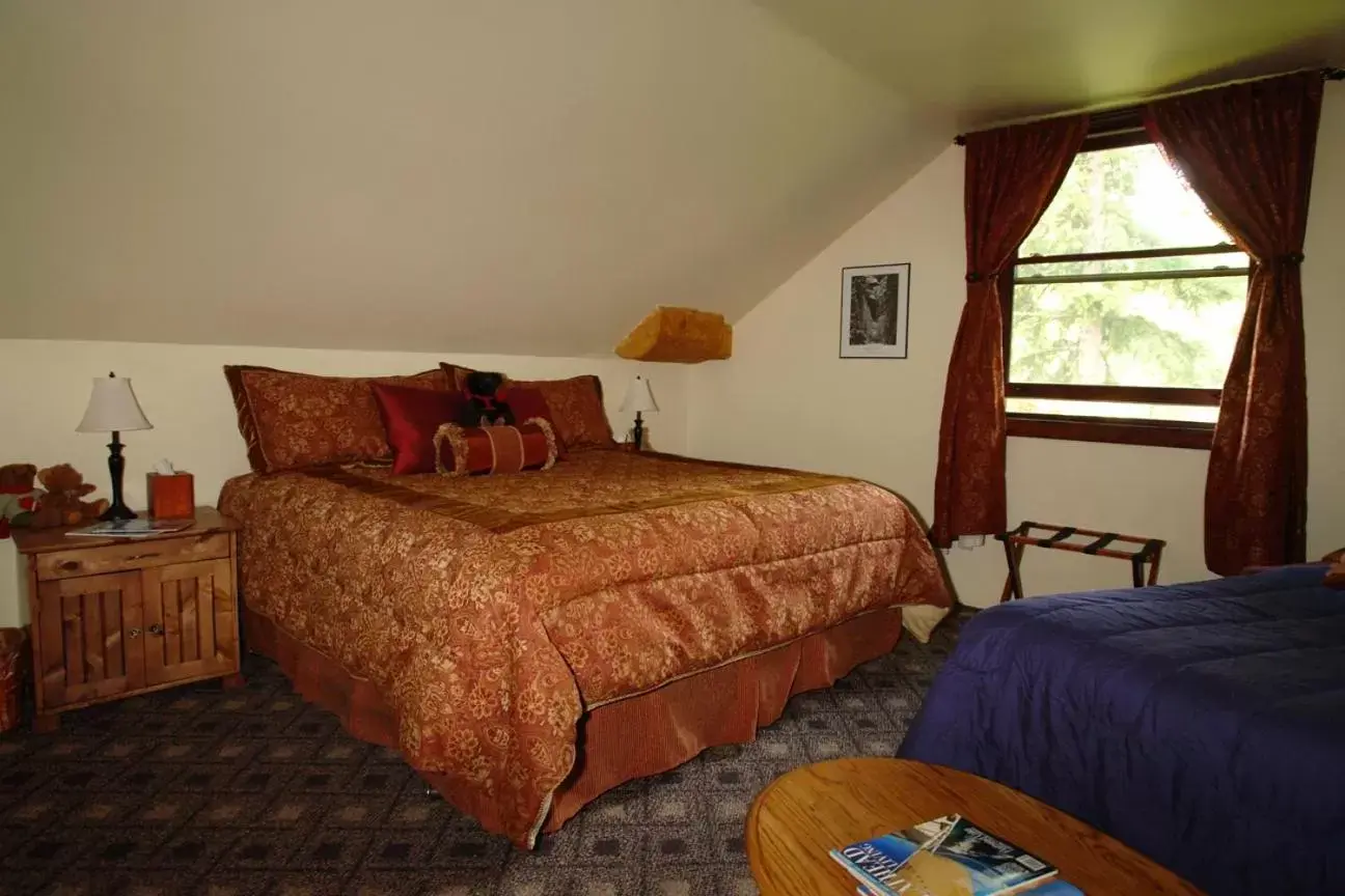 Deluxe King Suite in The Garrison Inn a Montana Bed & Breakfast Deluxe King Suite in The Garrison Inn a Montana Bed & Breakfast