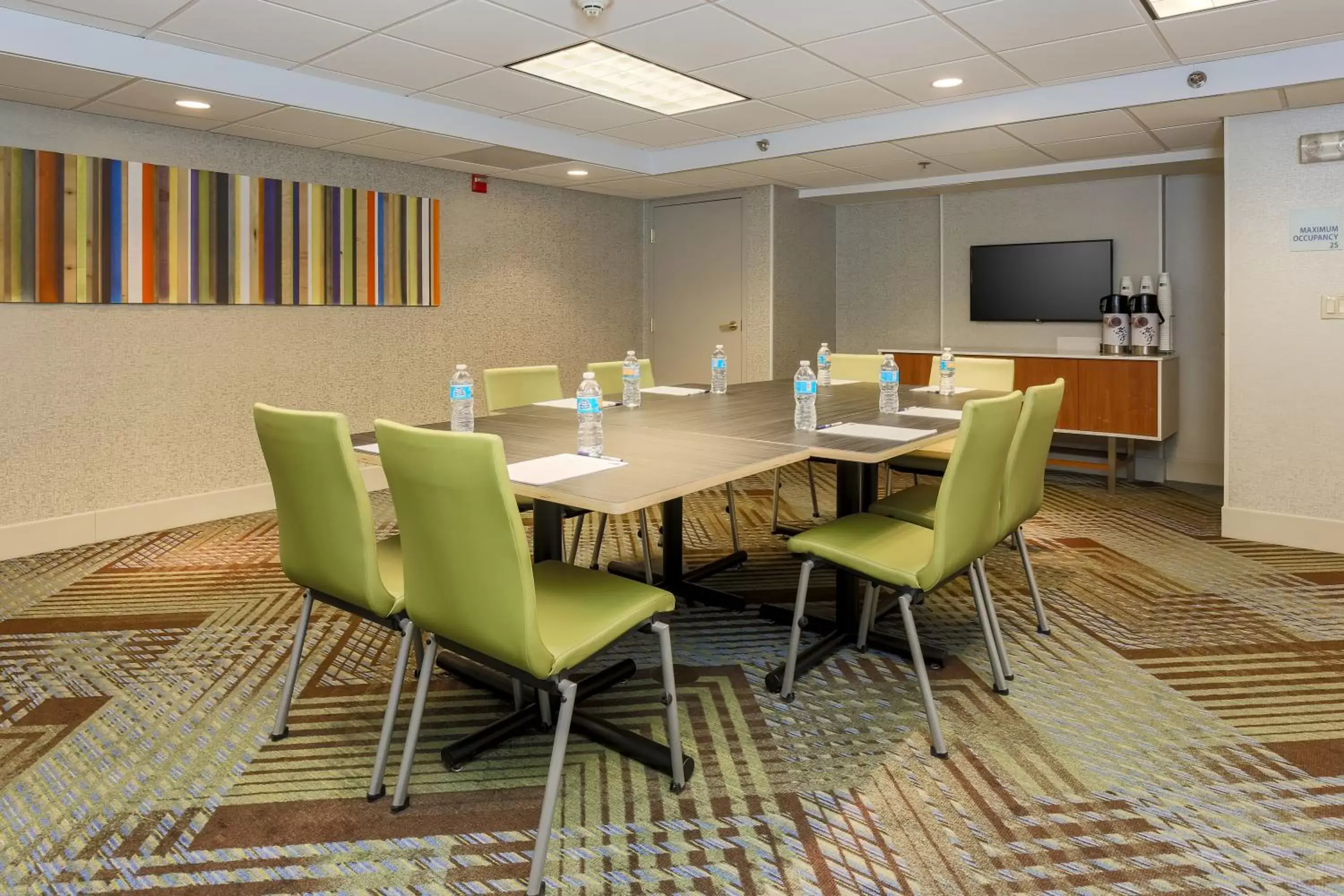 Meeting/conference room in Holiday Inn Express Milwaukee - West Medical Center, an IHG Hotel