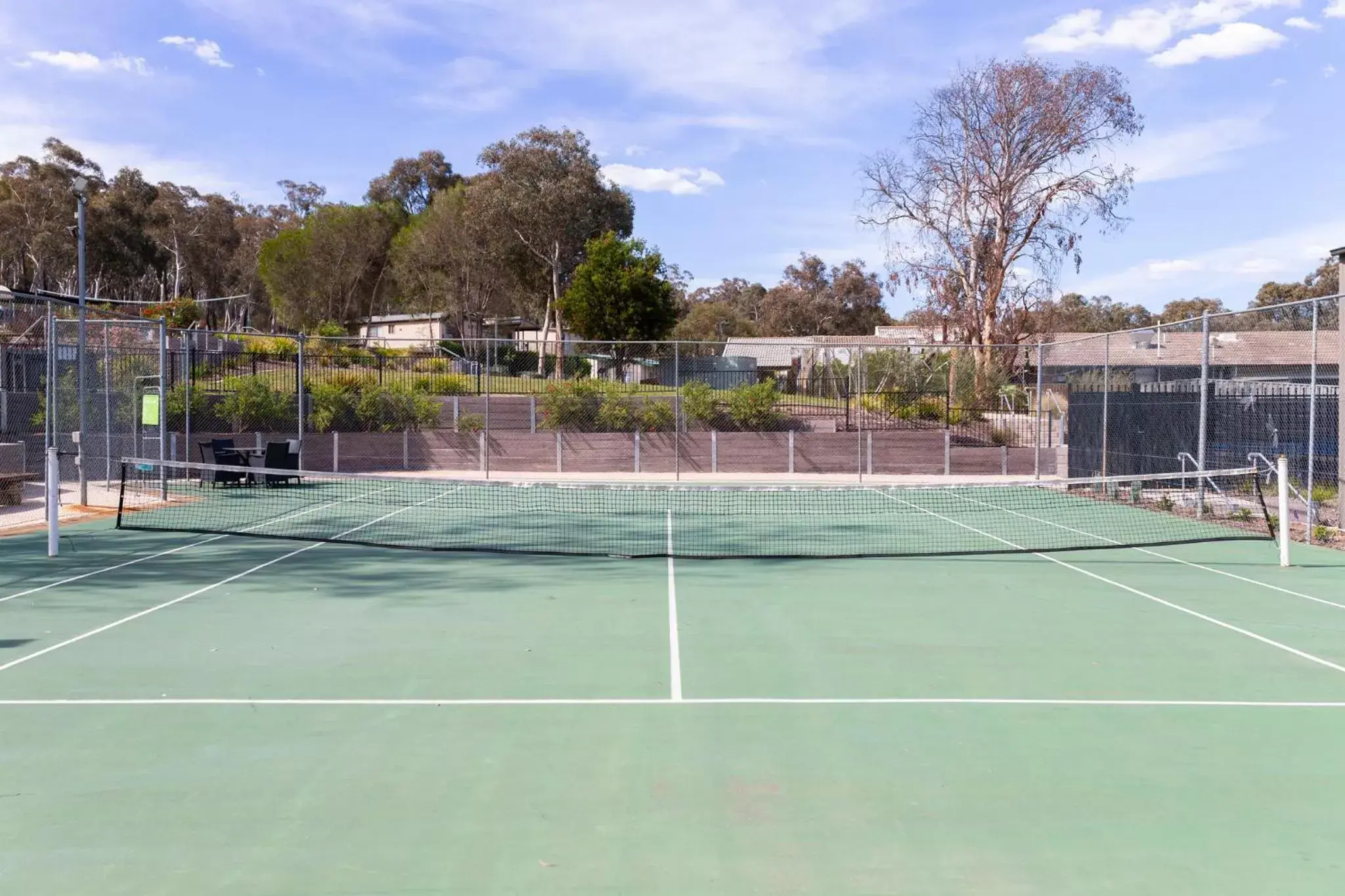 Tennis court, Tennis/Squash in Alivio Tourist Park Canberra