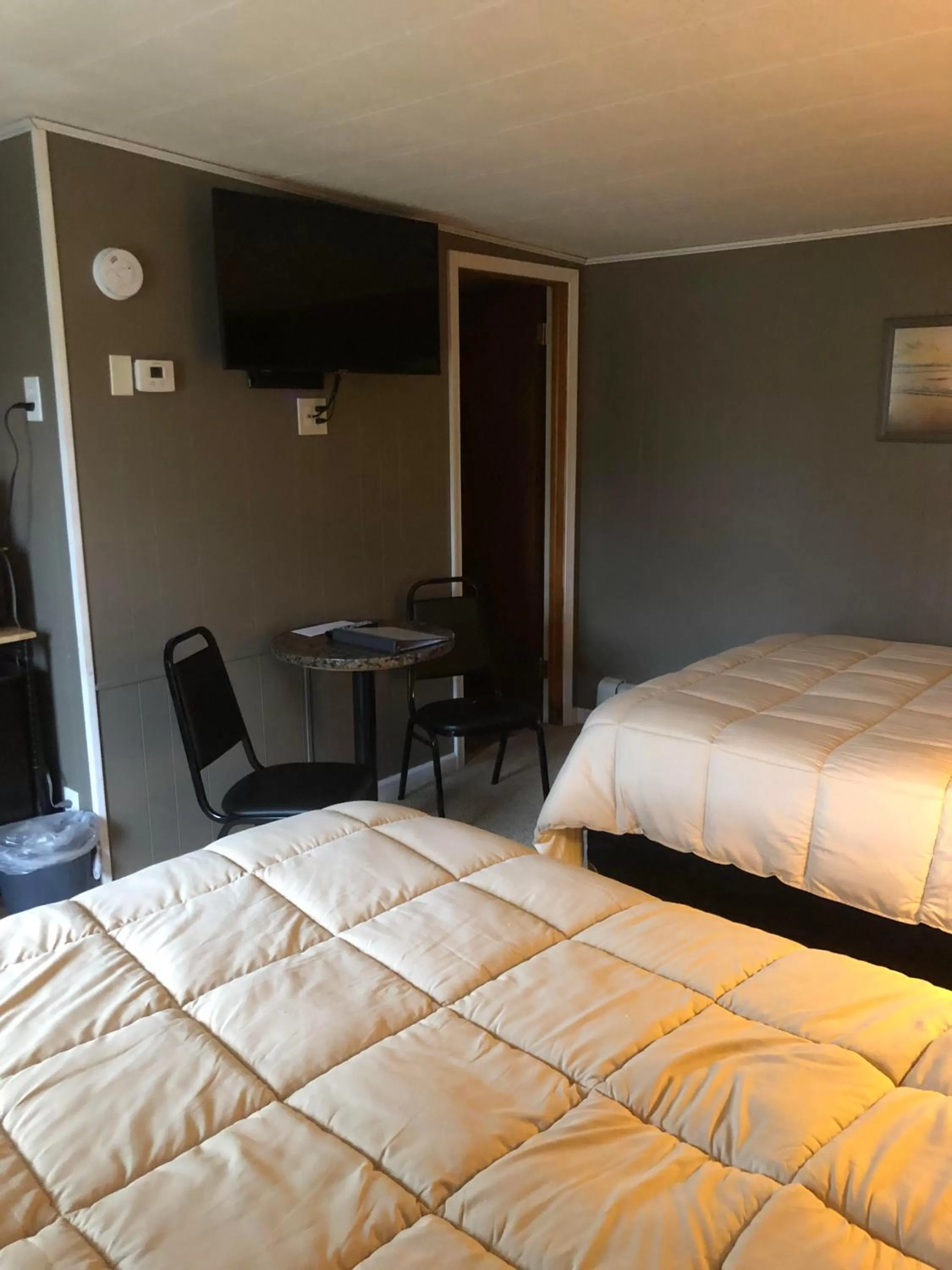 Bed in Oakes Oramel Inn