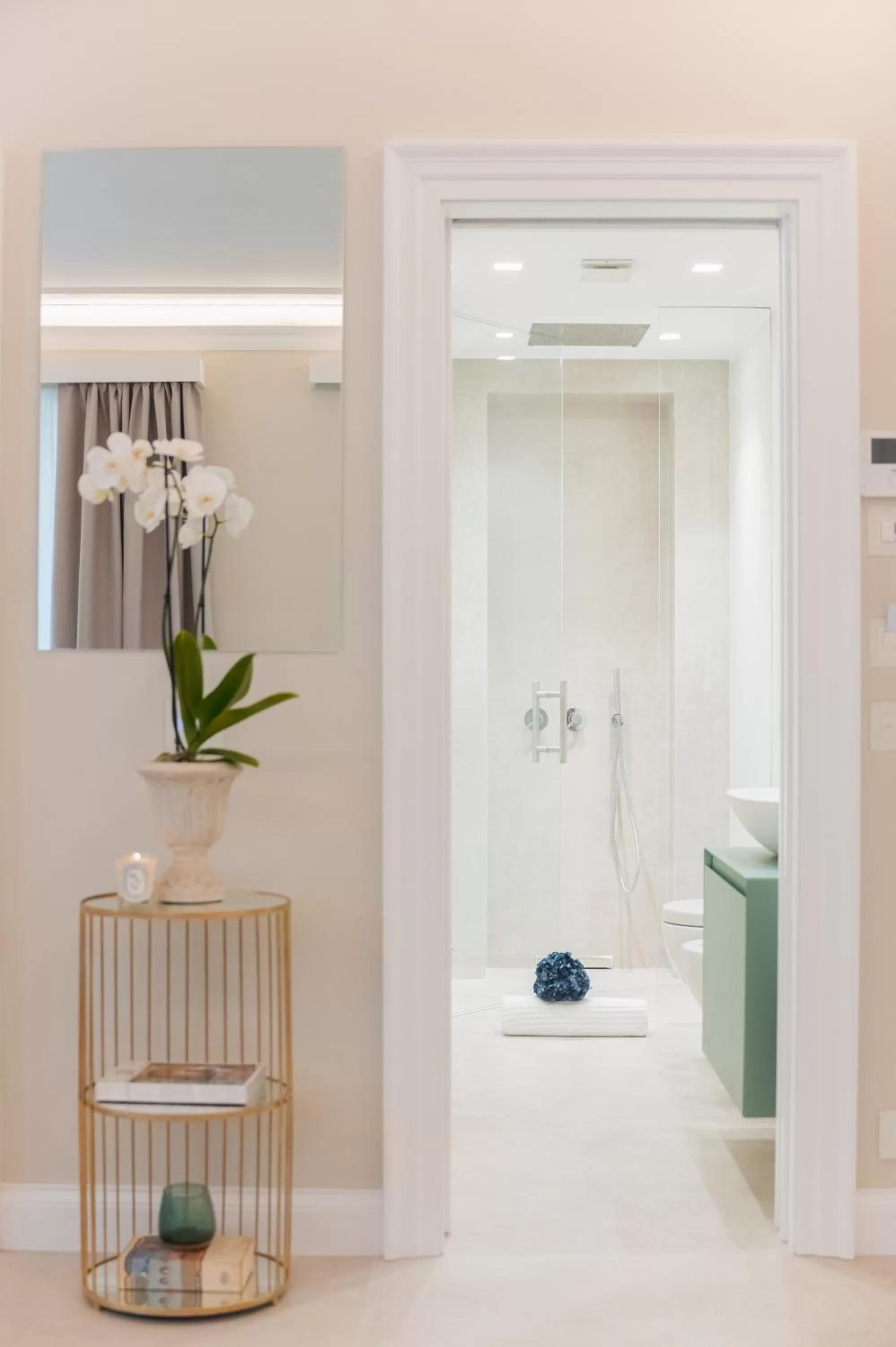 Toilet in Naxi Suites