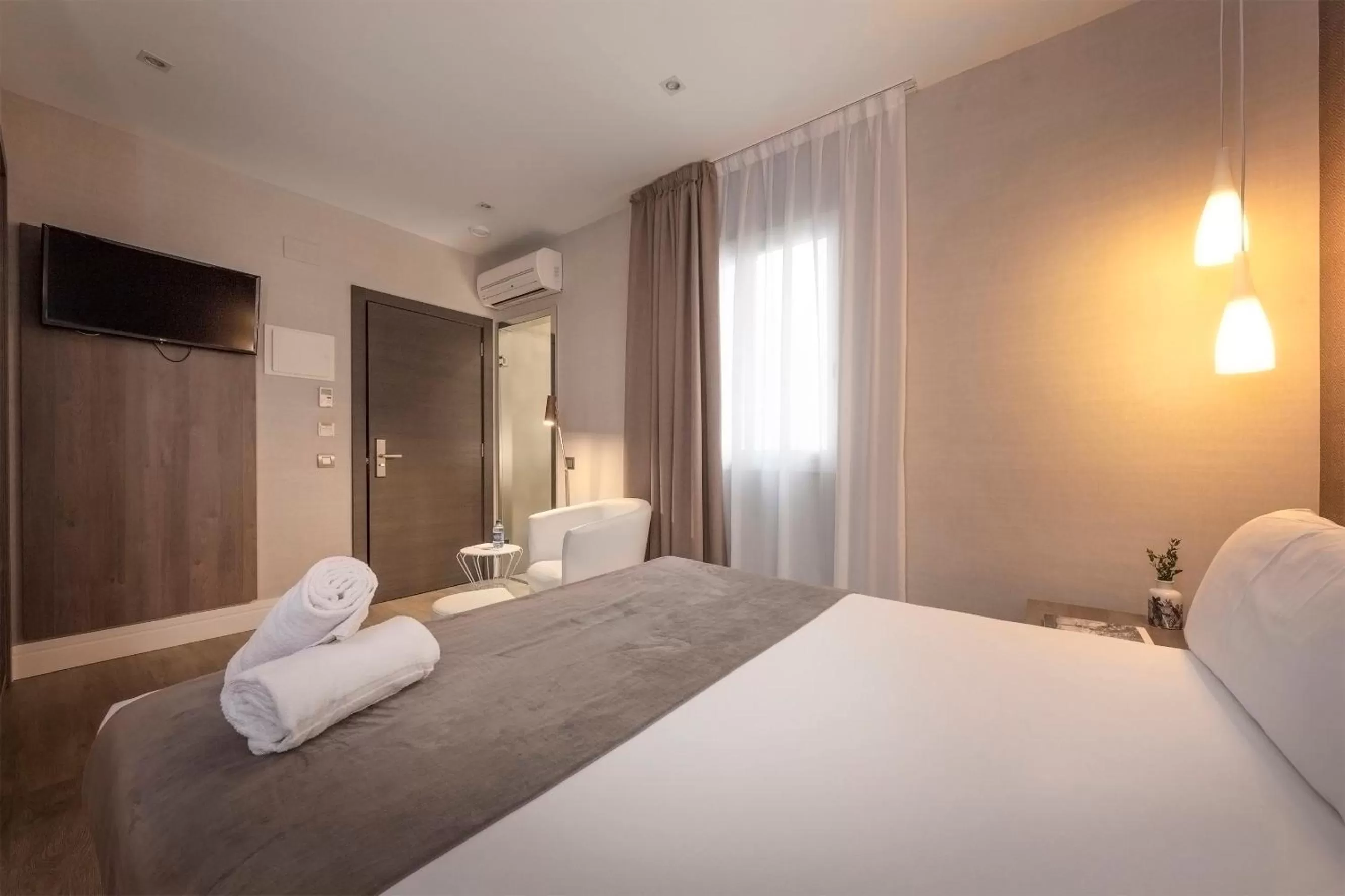 Decorative detail, Bed in Hotel Oasis