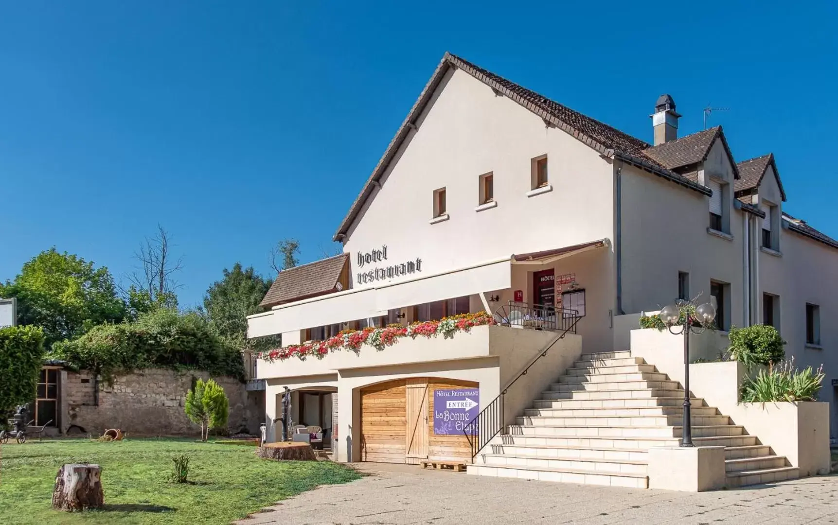 Property Building in La Bonne Etape