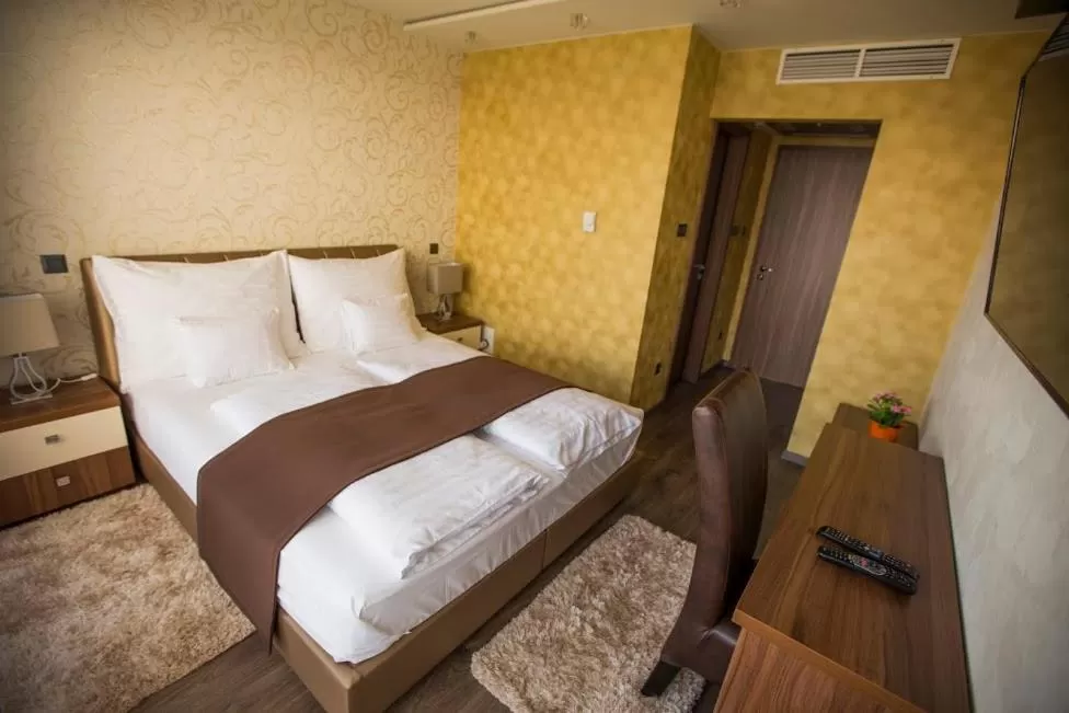 Photo of the whole room in Pole Position Beach Hotel