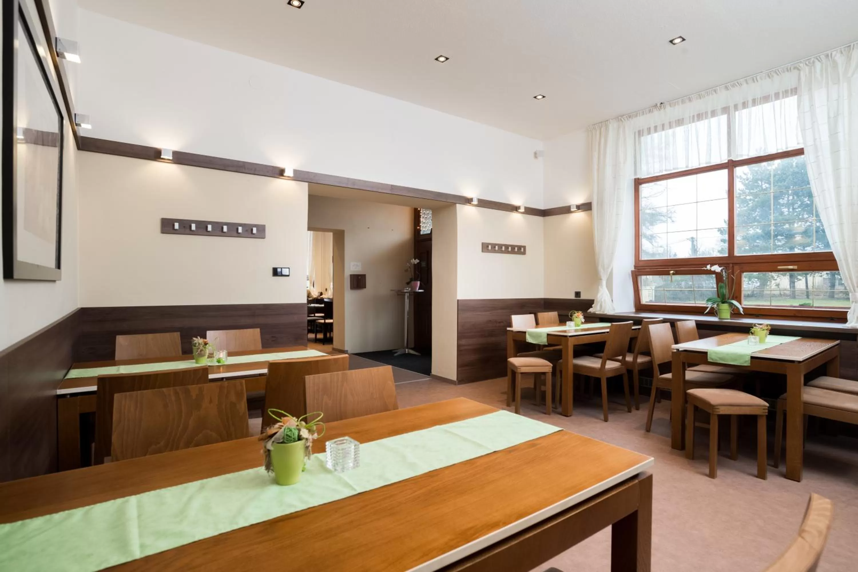 Restaurant/places to eat in Hotel Slavia