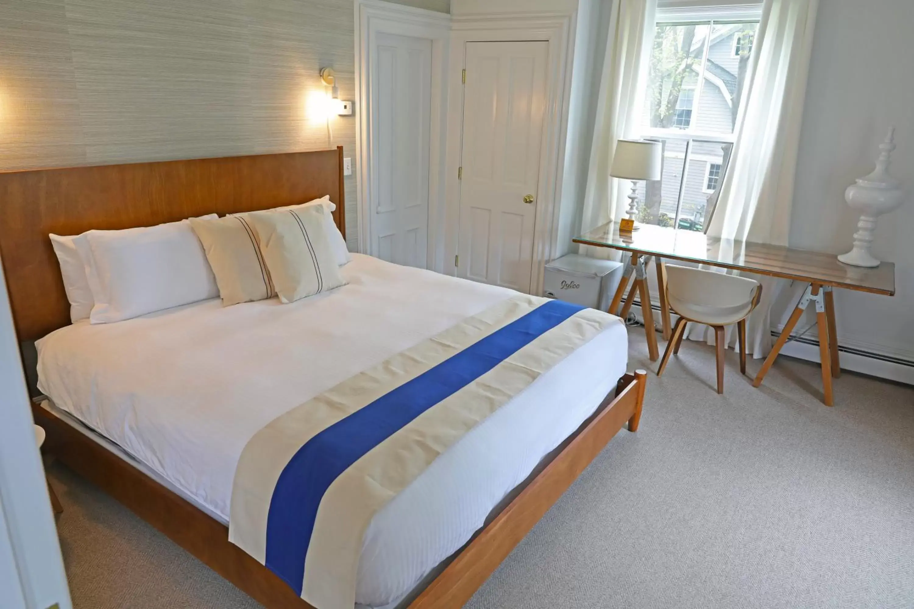 Photo of the whole room, Bed in The Hotel Marblehead