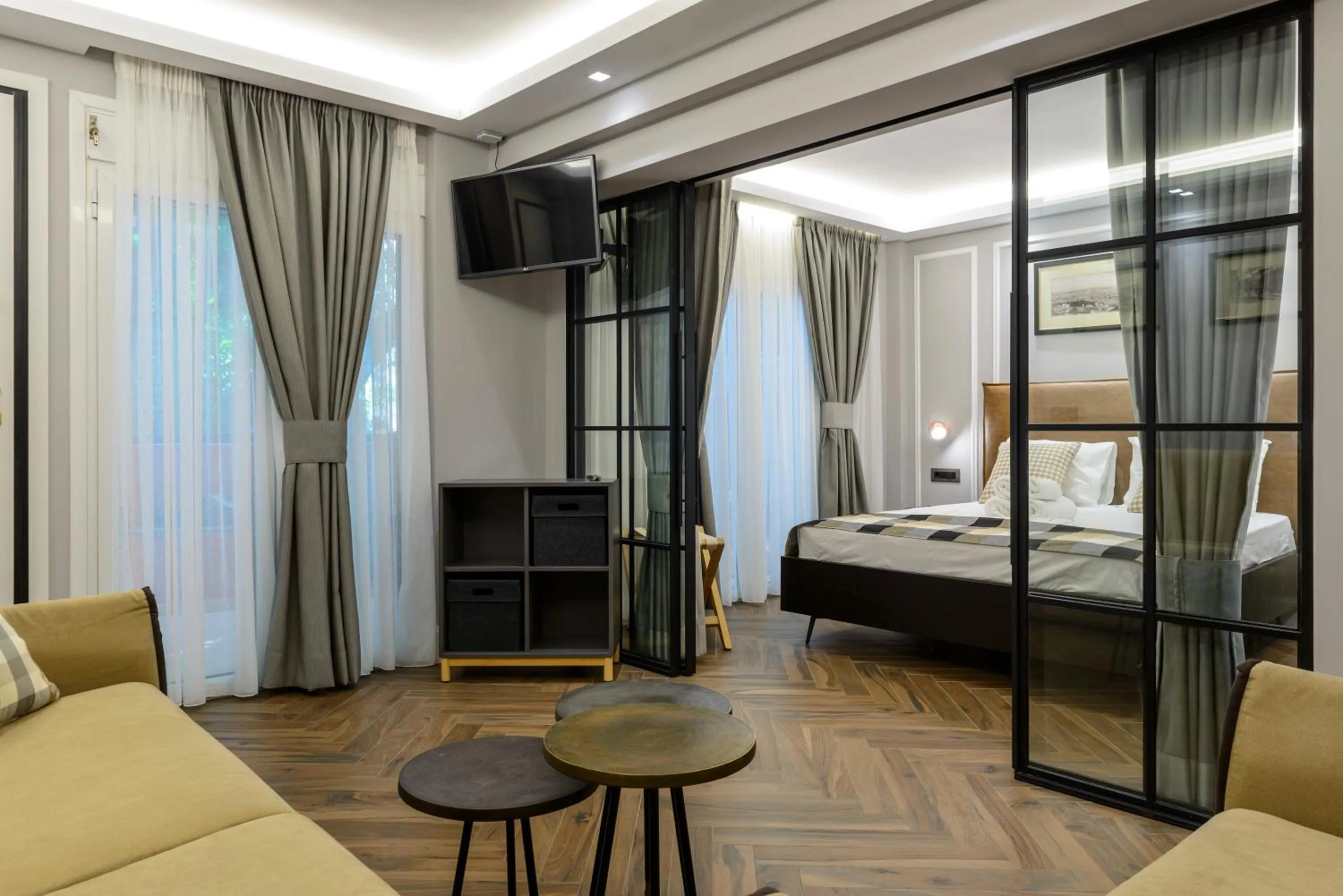 Off site, Bed in Marble House