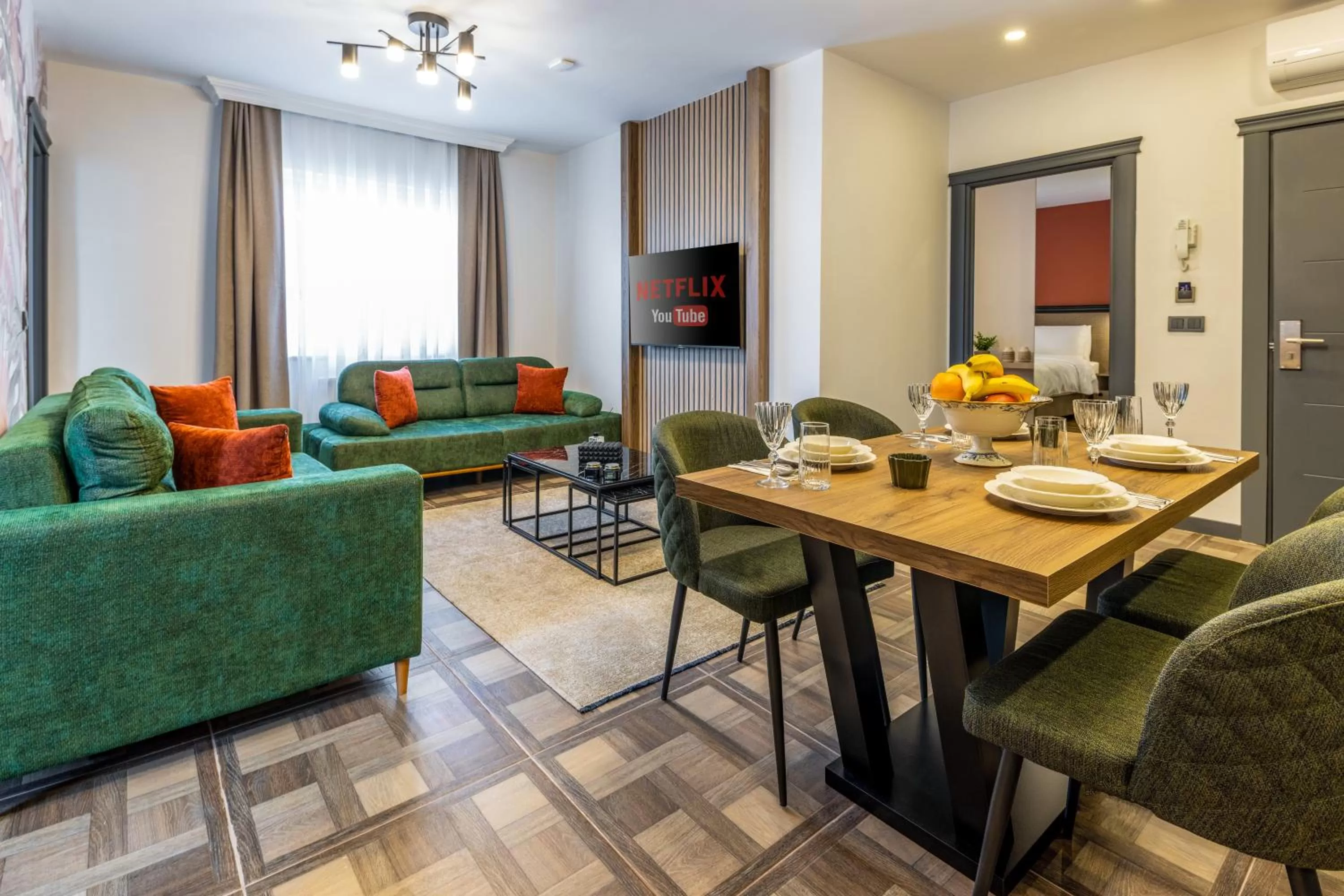 TV and multimedia in BayMari Suites City Life