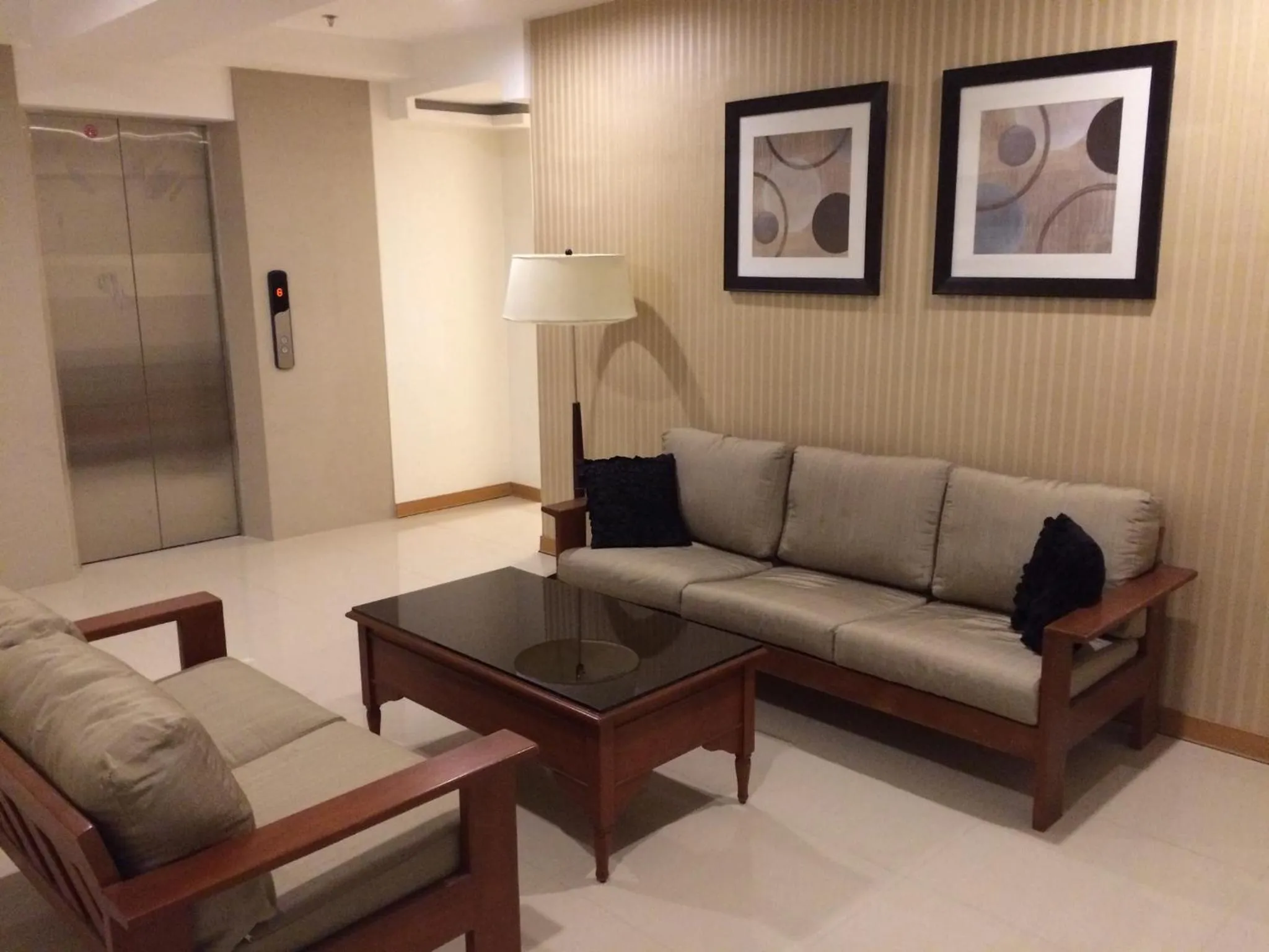 Lobby or reception in Stone House Hotel Pasay
