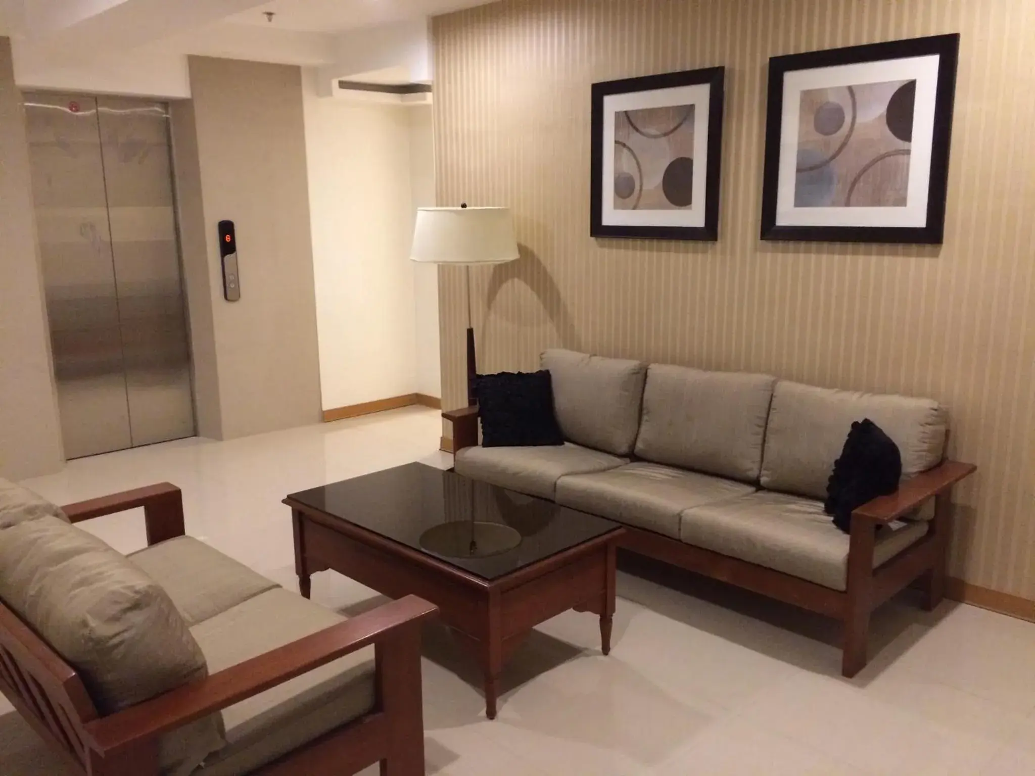 Lobby or reception, Lounge/Bar in Stone House Hotel Pasay